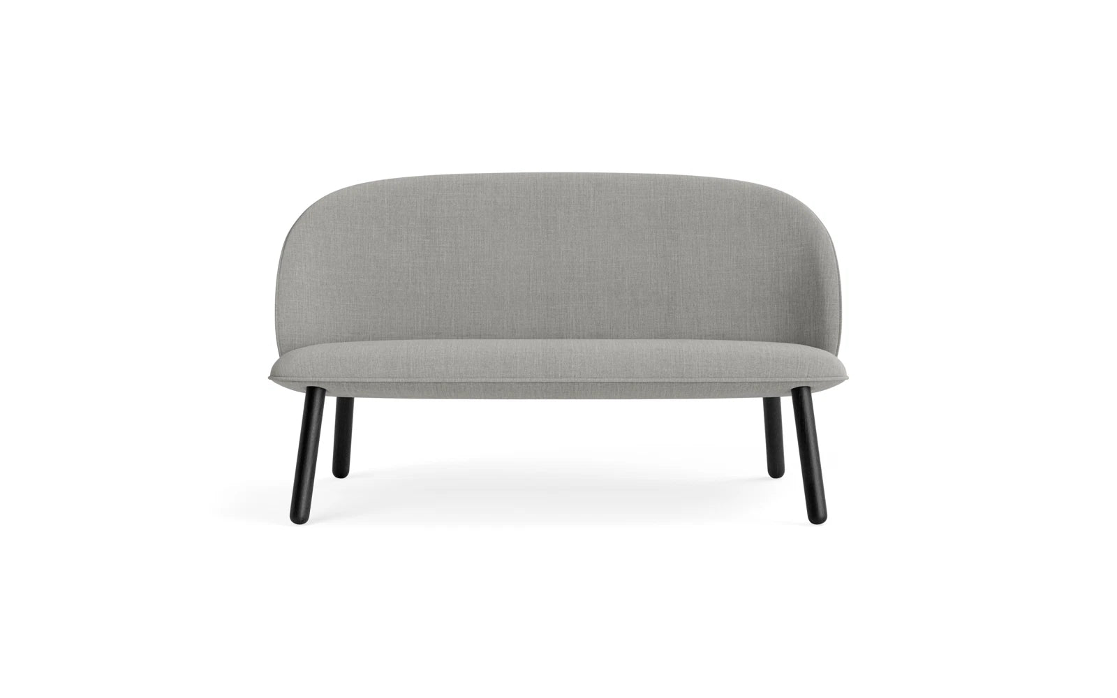 Erleben Sie das Ace Sofa in schwarzer Eiche von Normann Copenhagen – ein elegantes Möbelstück, das urbanen Stil und höchsten Komfort vereint.
