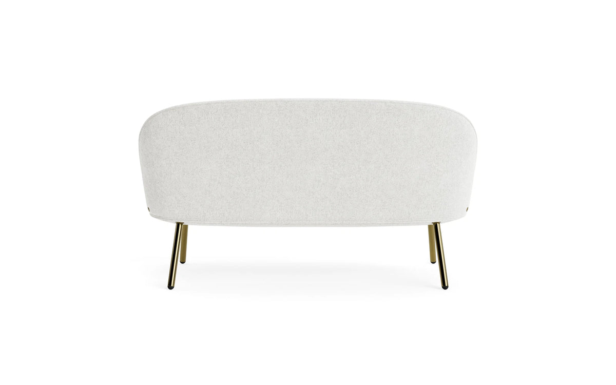 Ace Sofa Messing Hallingdal in Hallingdal 110 präsentiert im Onlineshop von KAQTU Design AG. 2er Sofa ist von Normann Copenhagen