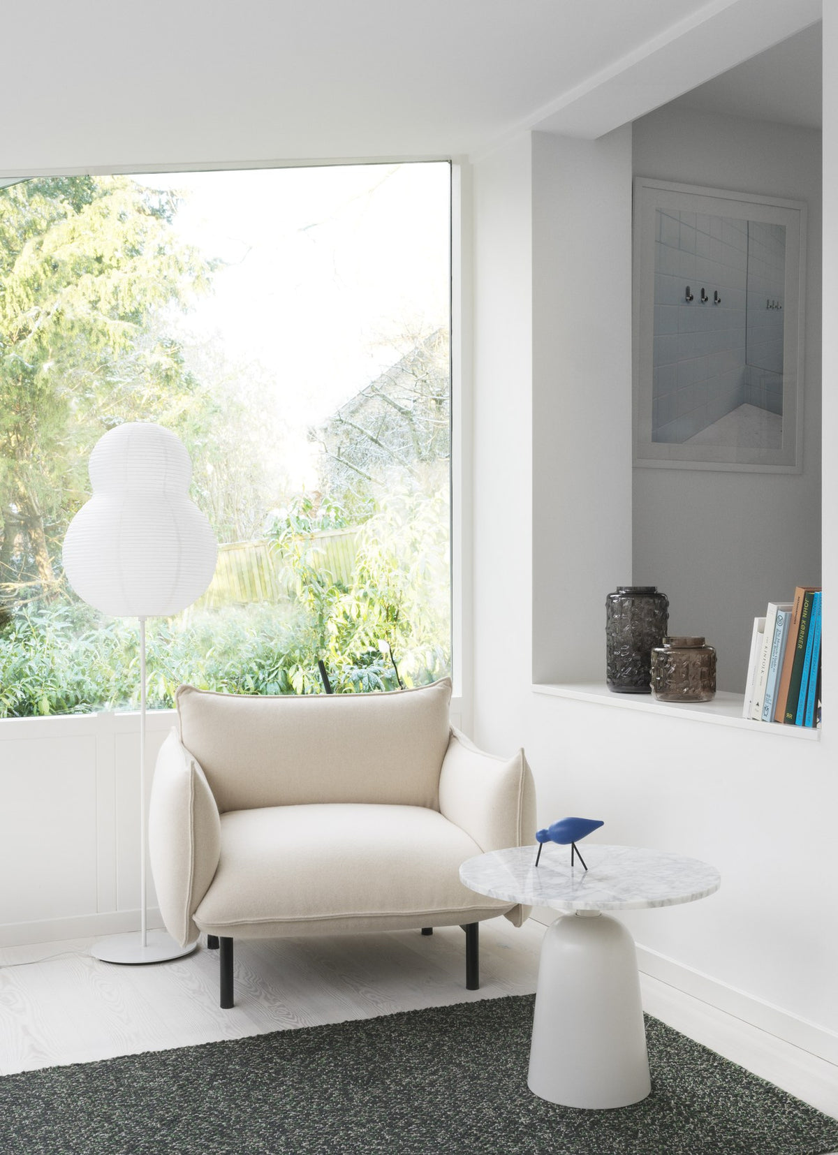 Ark Lounge-Sessel von Normann Copenhagen in Grau, gepolsterte Sitzfläche mit geschwungener Form und Beinen aus pulverbeschichtetem Stahl.