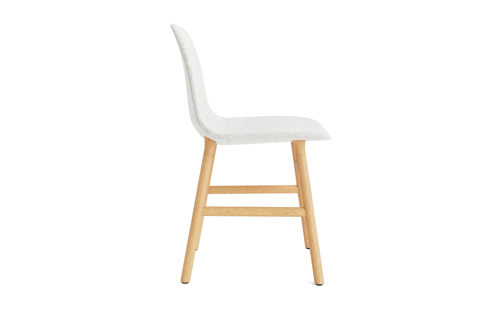 Entdecken Sie den Form Stuhl gepolstert Eiche Hallingdal von Normann Copenhagen – ein stilvolles Möbelstück, das modernes Design und höchsten Komfort vereint.