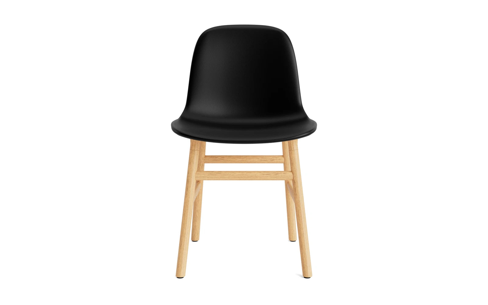 Eleganter Form Stuhl mit weicher Polsterung aus Eiche und feinstem Ultra Leder von Normann Copenhagen – ideal für modernes Wohnen und Komfort.