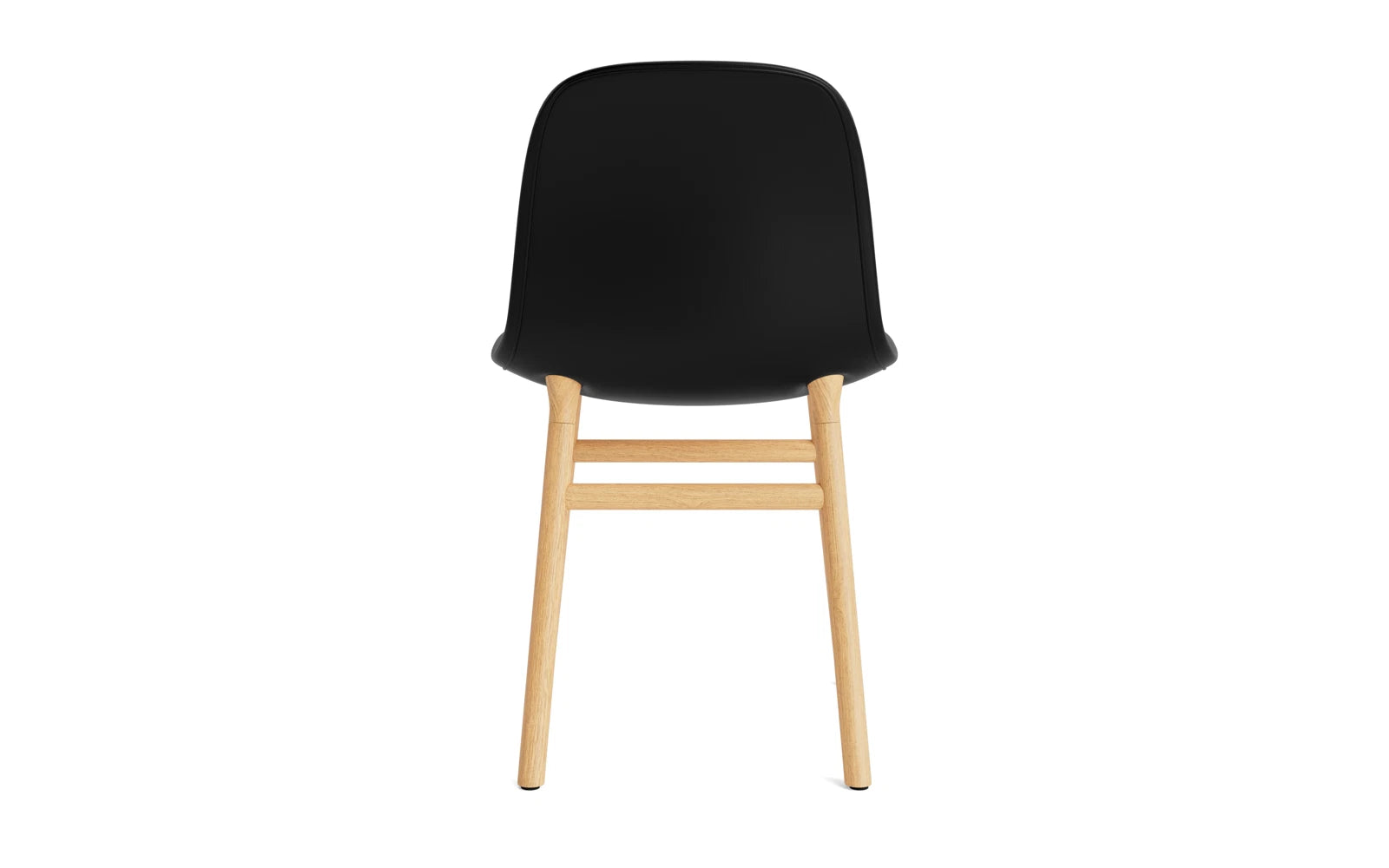 Eleganter Form Stuhl von Normann Copenhagen, mit luxuriösem Ultra Leder und stabiler Eiche – ideal für stilvolle Wohnräume.