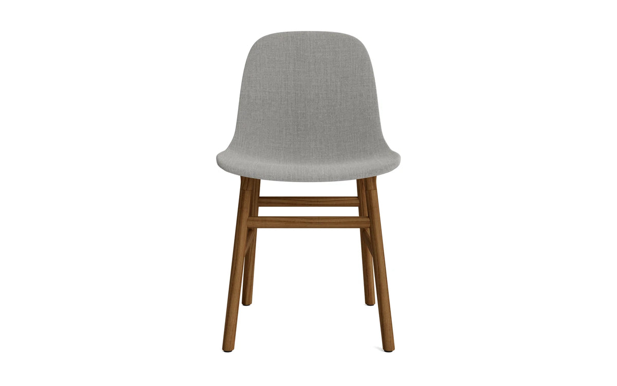 Form Stuhl gepolstert Walnuss Remix in Remix 133 präsentiert im Onlineshop von KAQTU Design AG. Stuhl ist von Normann Copenhagen