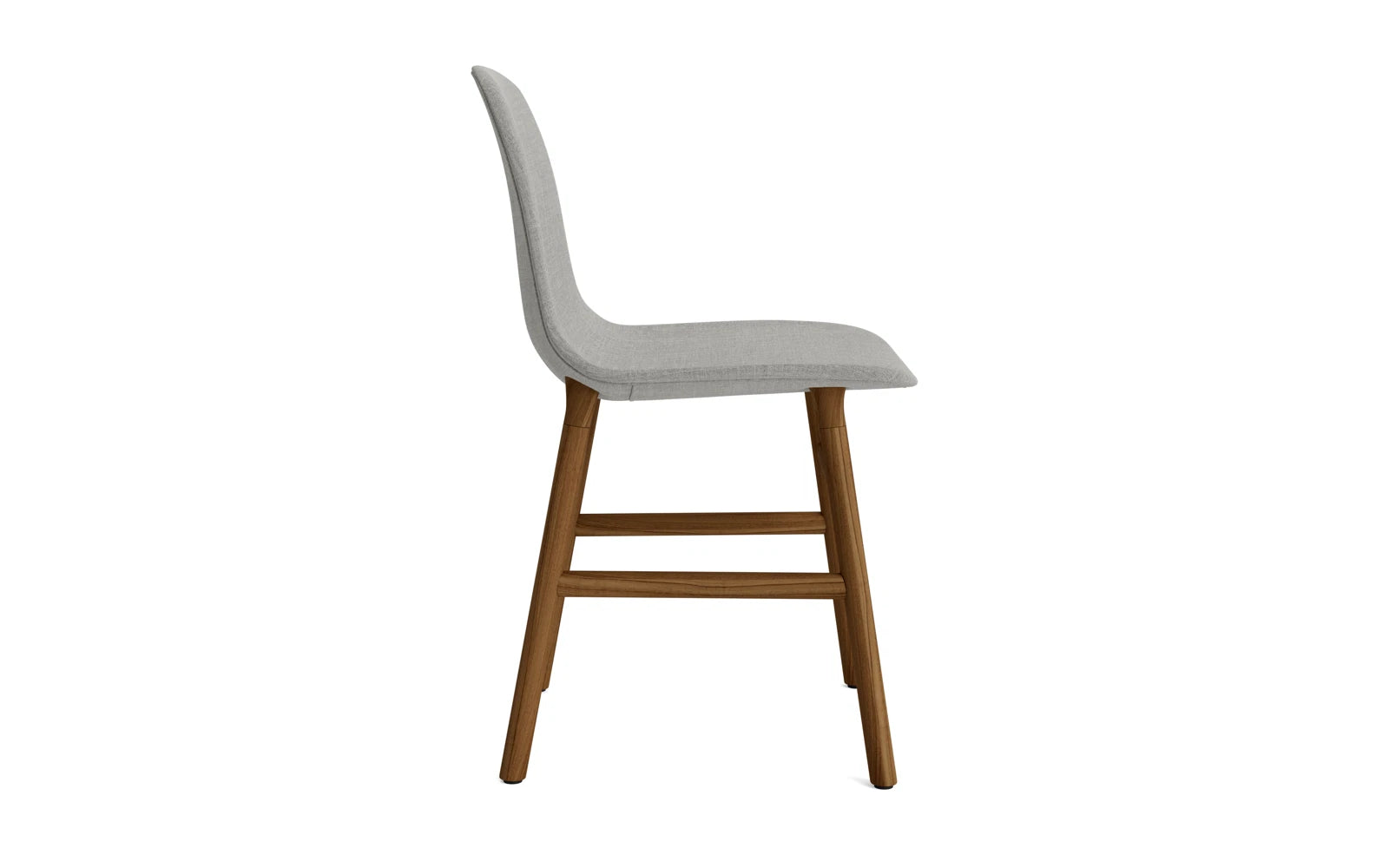 Entdecken Sie den Form Stuhl gepolstert Walnuss Remix von Normann Copenhagen – ein stilvolles Möbelstück, das Komfort und Eleganz perfekt kombiniert.