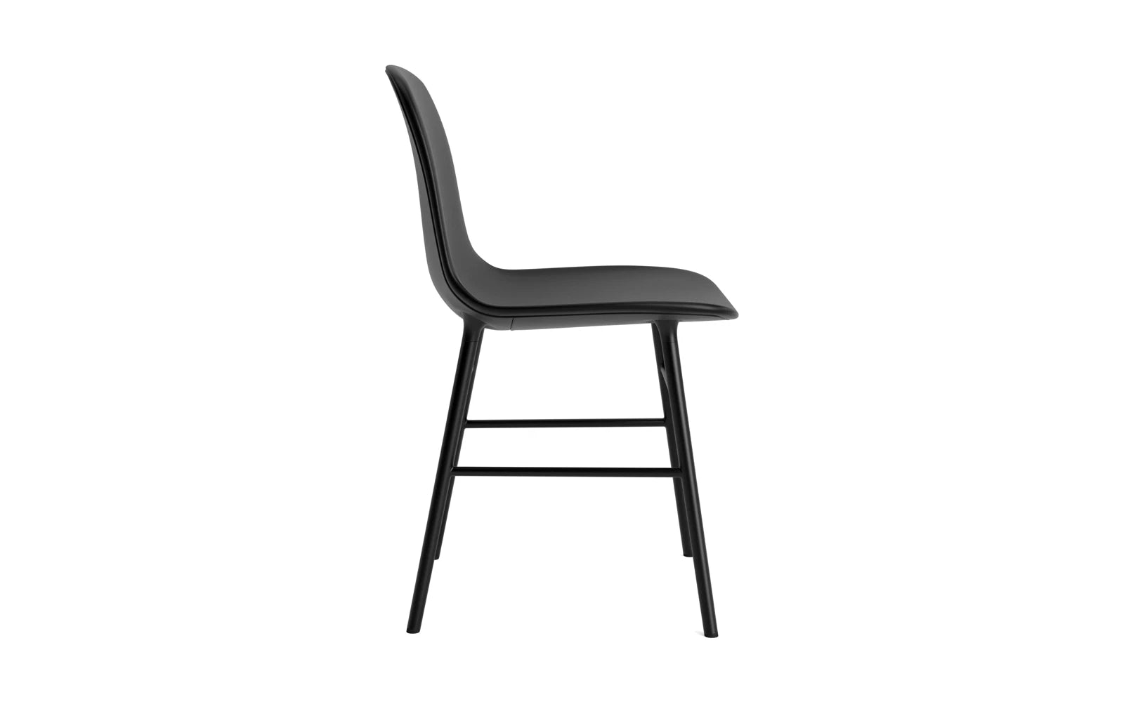 Der Form Stuhl von Normann Copenhagen vereint schlichtes Design, Funktionalität und hochwertige Handwerkskunst mit vielfältigen Anpassungsmöglichkeiten.
