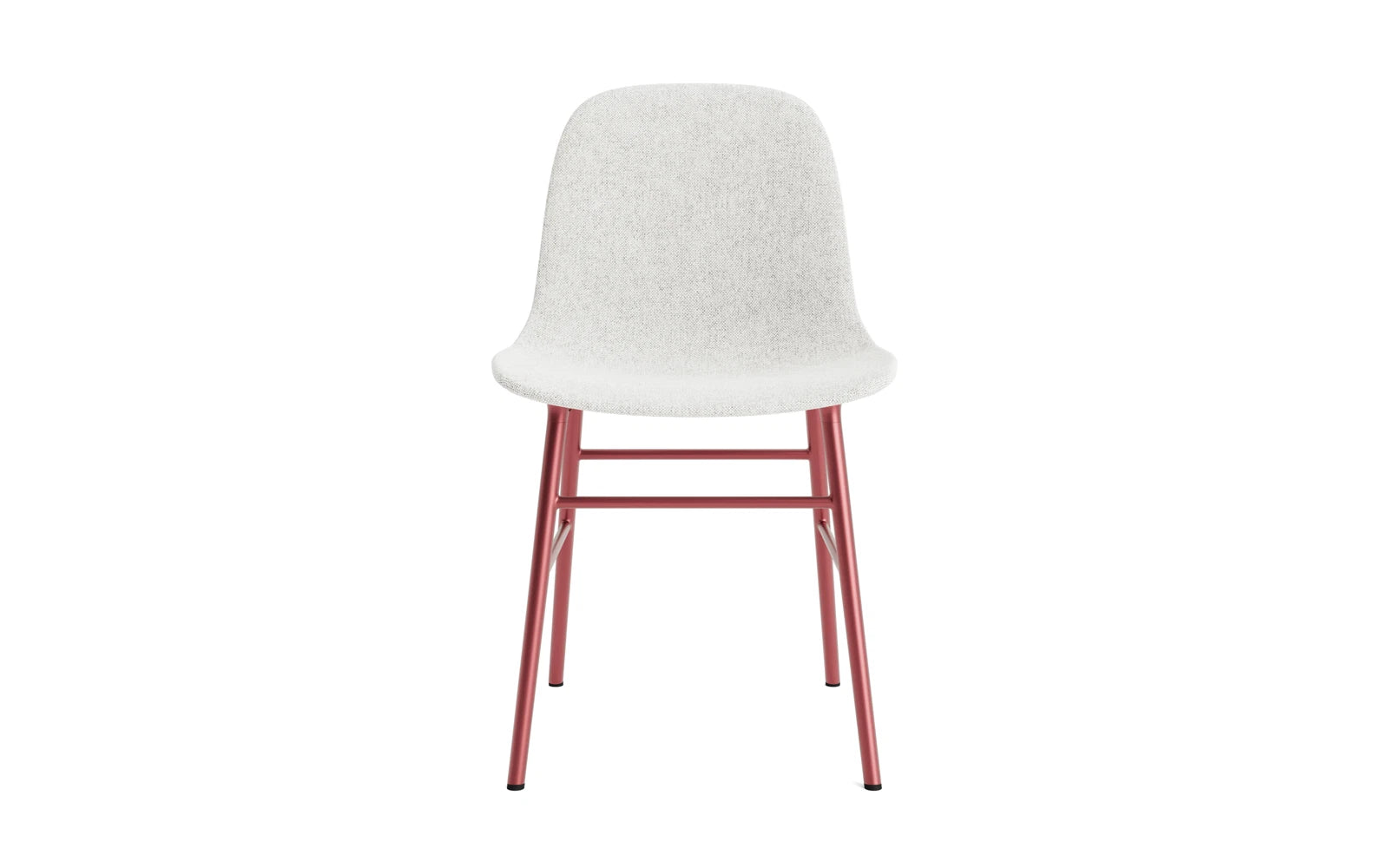 Erleben Sie den Form Stuhl in strahlendem Rot, gepolstert mit hochwertigem Hallingdal-Stoff. Ein zeitloses Design, das Stil und Komfort perfekt kombiniert.