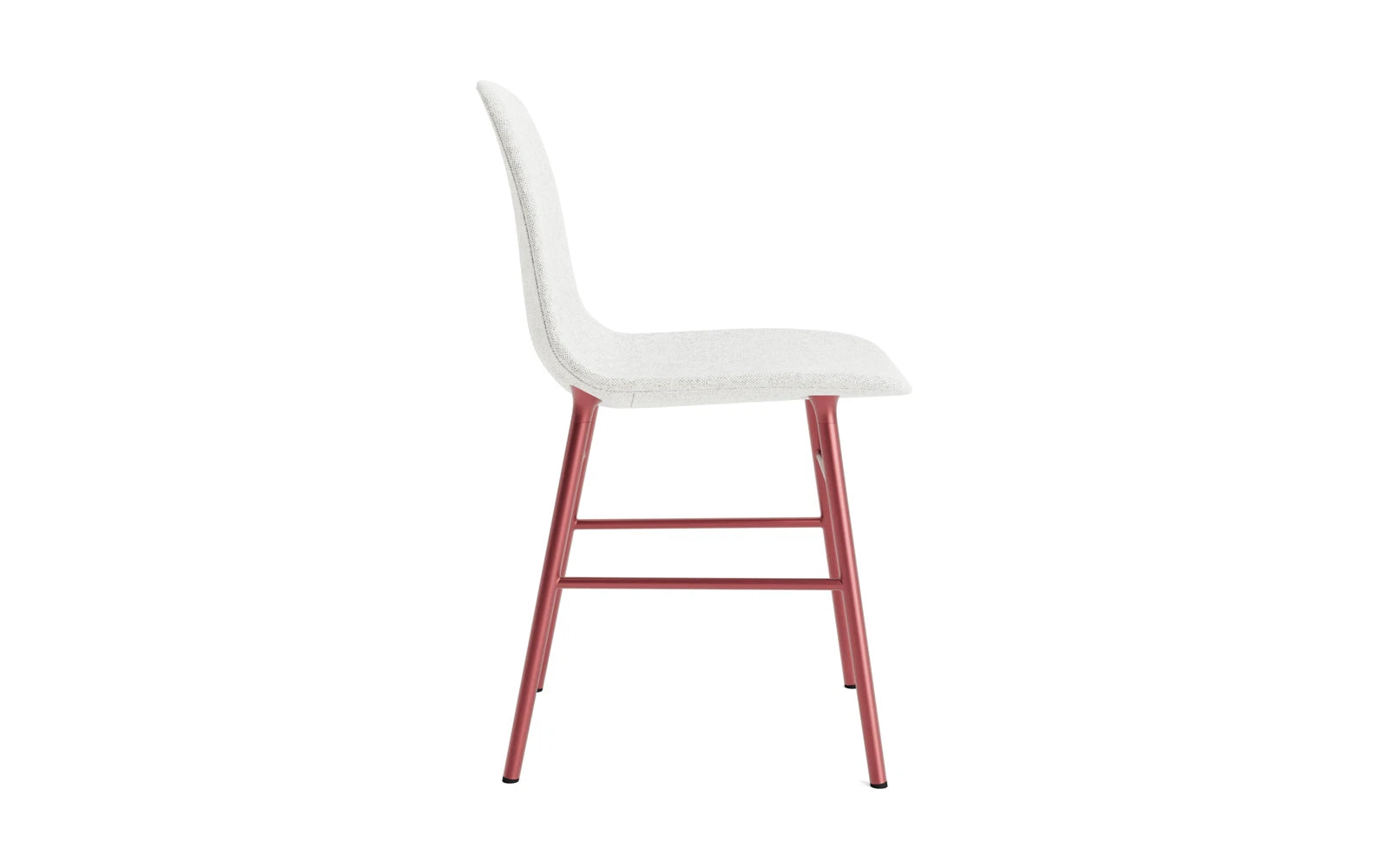 Entdecken Sie den Form Stuhl in elegantem Rot, gepolstert mit feinstem Hallingdal-Stoff. Ein stilvolles Möbelstück, das Komfort und modernes Design vereint.