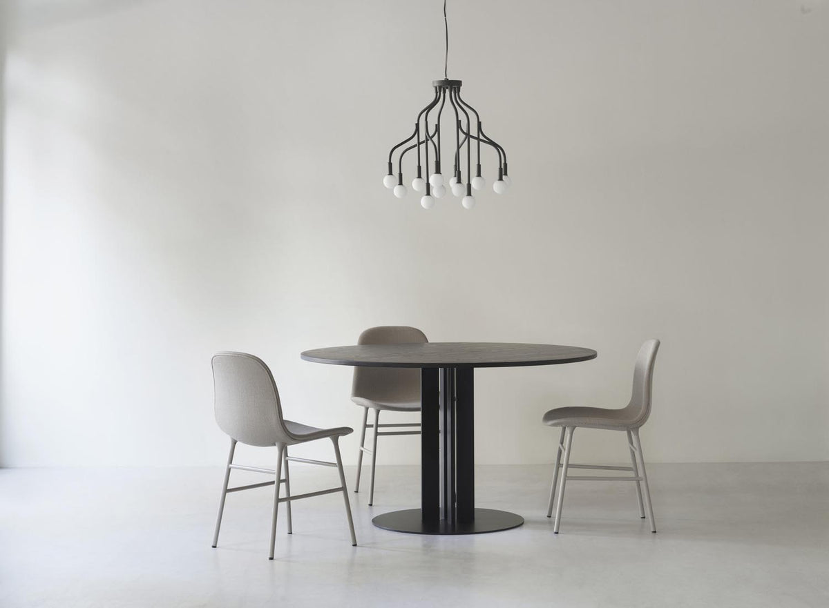Form Stuhl gepolstert Chrome Hallingdal in Hallingdal 110 präsentiert im Onlineshop von KAQTU Design AG. Stuhl ist von Normann Copenhagen