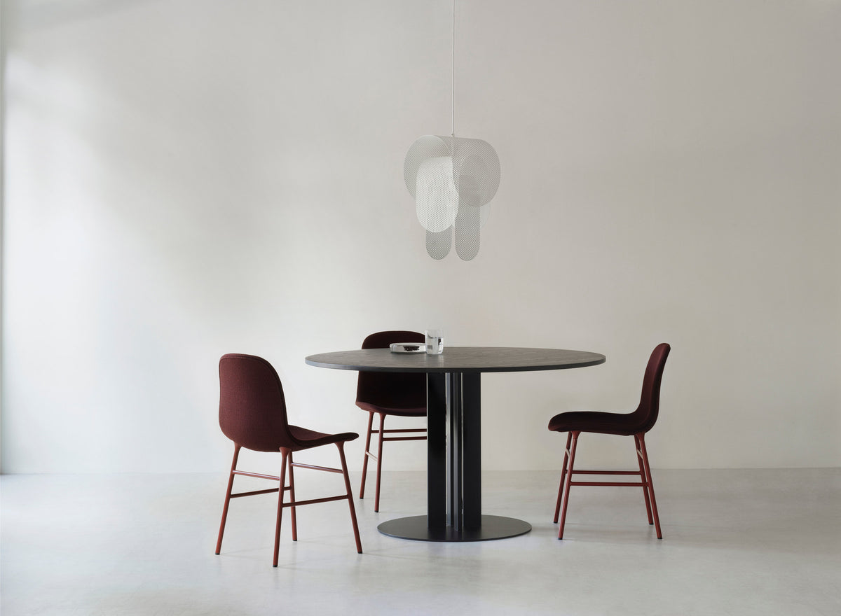 Form Stuhl gepolstert Messing Hallingdal in Hallingdal 110 präsentiert im Onlineshop von KAQTU Design AG. Stuhl ist von Normann Copenhagen