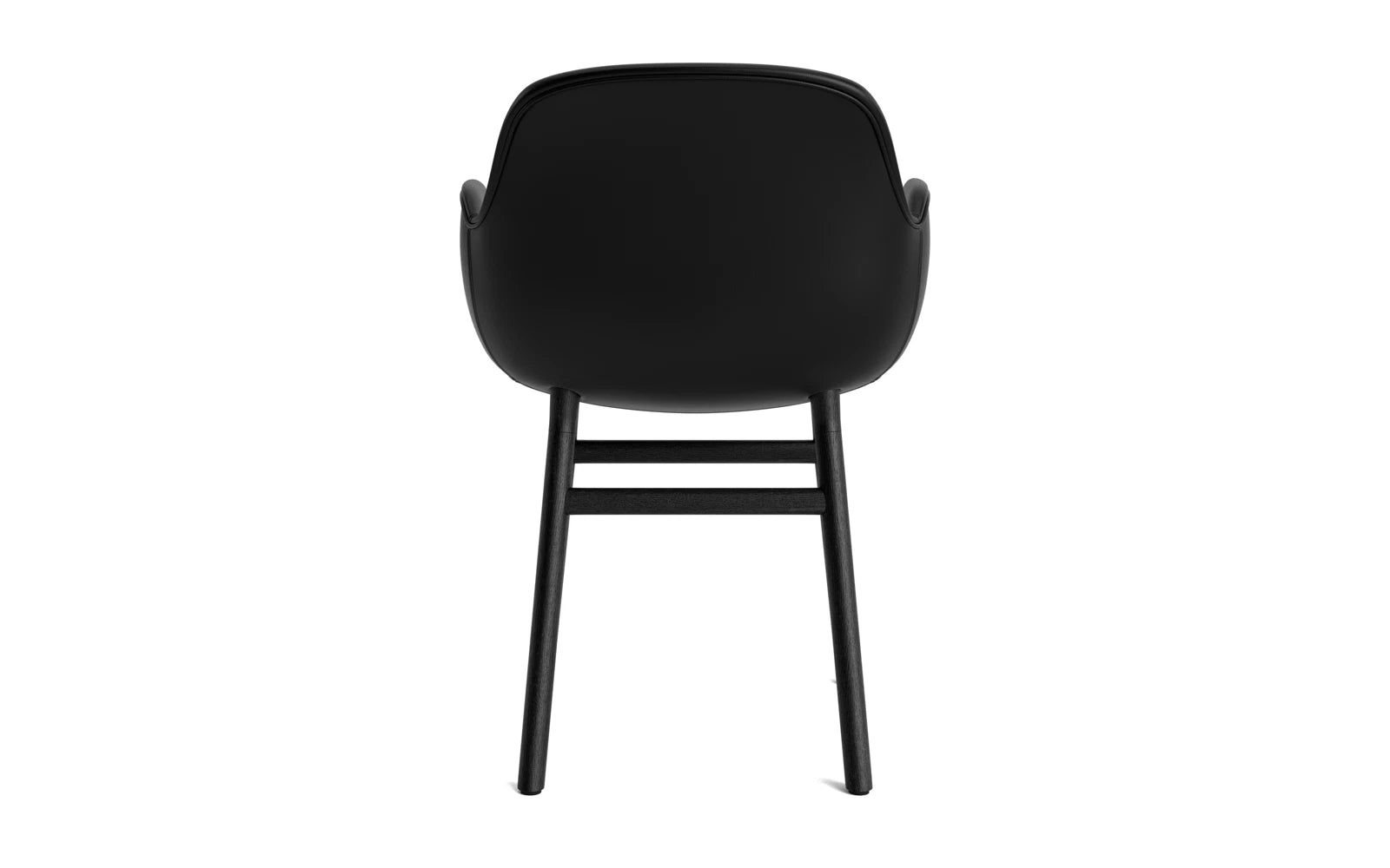 Der Form Lehnstuhl von Normann Copenhagen vereint elegantes Design mit gepolsterter Bequemlichkeit und stabiler Stahlkonstruktion in edlem Schwarz.