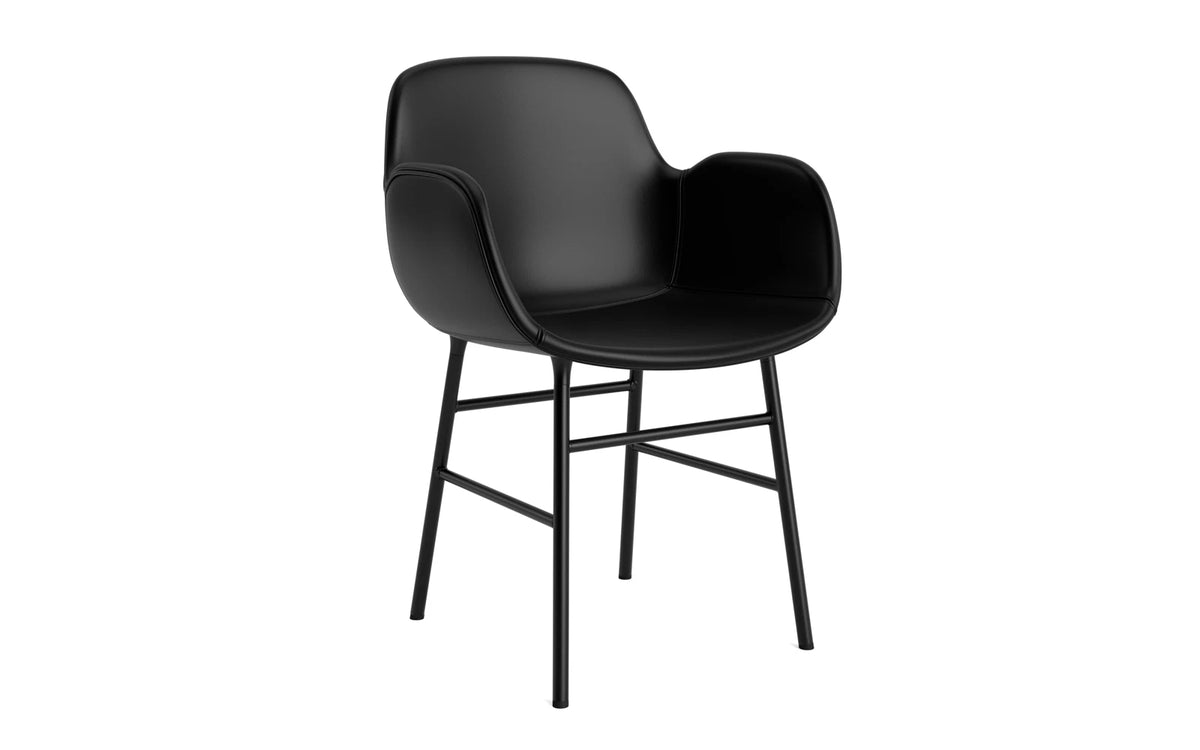 Form Lehnstuhl gepolstert Schwarz Stahl Ultra Leder in Ultra 41599 präsentiert im Onlineshop von KAQTU Design AG. Stuhl mit Armlehne ist von Normann Copenhagen