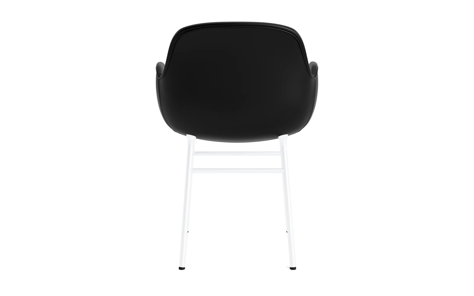 Erleben Sie den Form Lehnstuhl von Normann Copenhagen: gepolstert, mit robustem Stahlrahmen und luxuriösem Ultra Leder für unvergleichlichen Sitzkomfort.