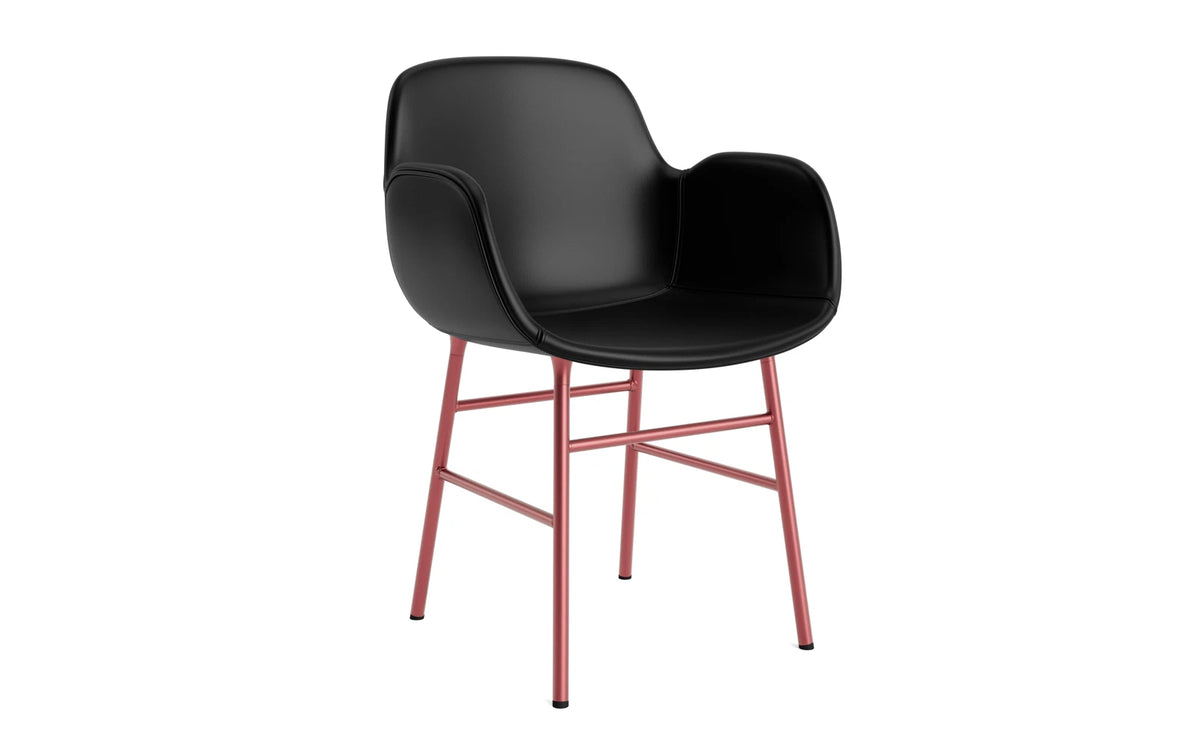 Form Lehnstuhl gepolstert Rot Stahl Ultra Leder in Ultra 41599 präsentiert im Onlineshop von KAQTU Design AG. Stuhl mit Armlehne ist von Normann Copenhagen