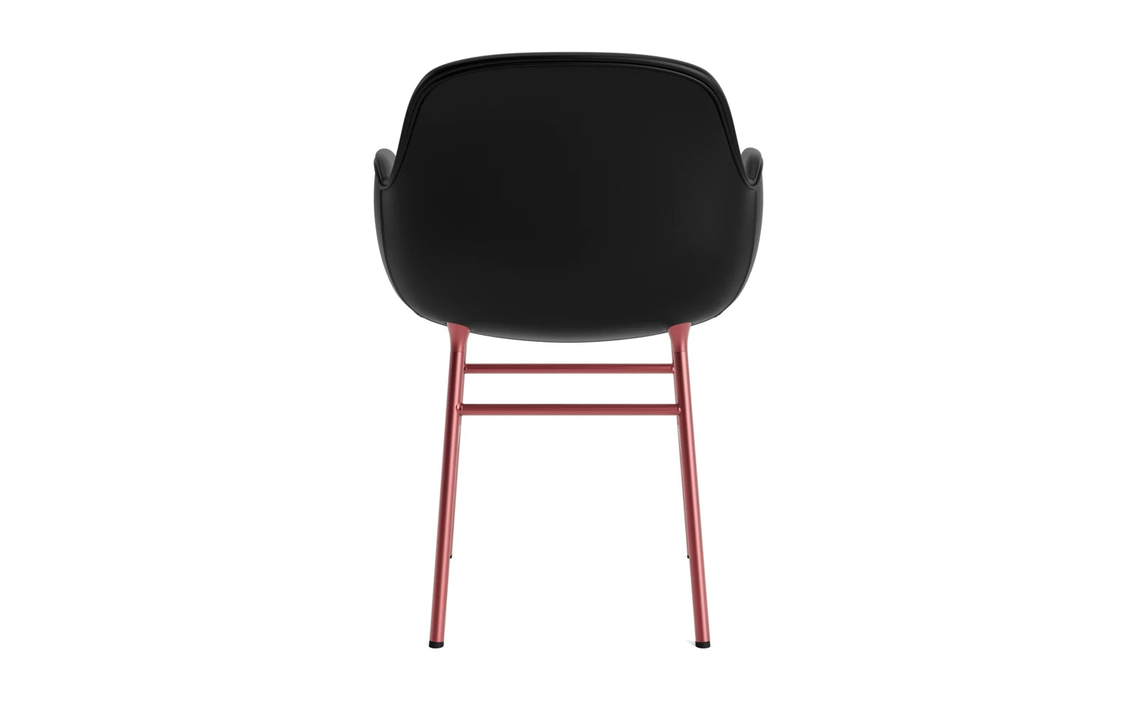 Erleben Sie den eleganten Form Lehnstuhl in Rot, gepolstert mit hochwertigem Ultra Leder und einem stabilen Stahlrahmen von Normann Copenhagen – ein Designhighlight für Ihr Zuhause.
