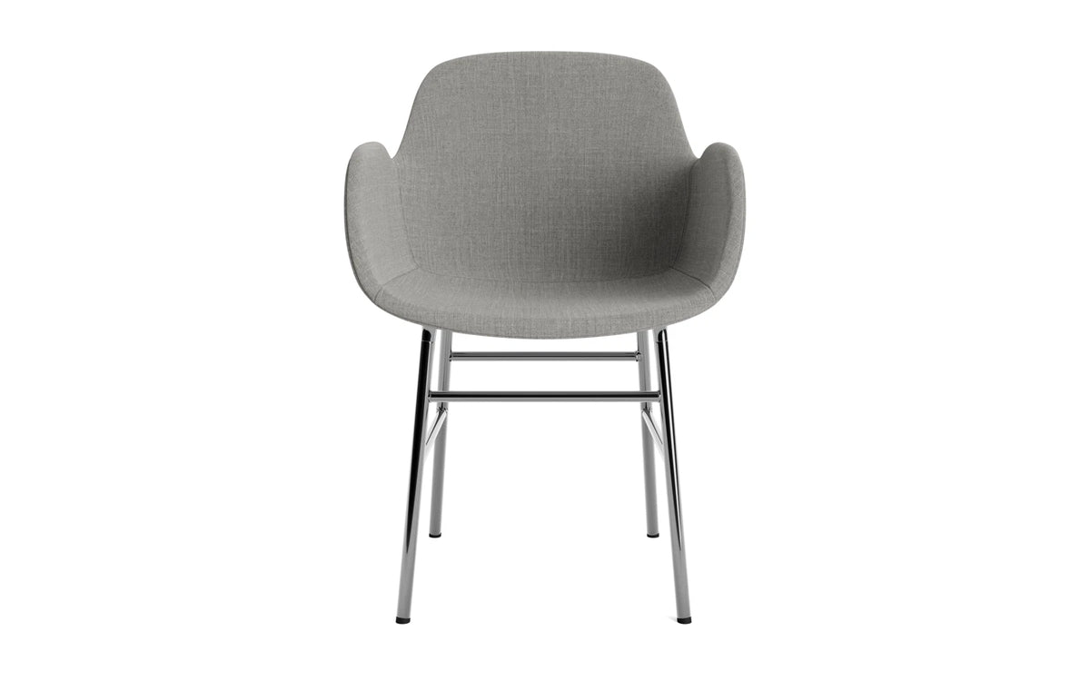 Form Lehnstuhl gepolstert Chrom Remix in Remix 133 präsentiert im Onlineshop von KAQTU Design AG. Stuhl mit Armlehne ist von Normann Copenhagen