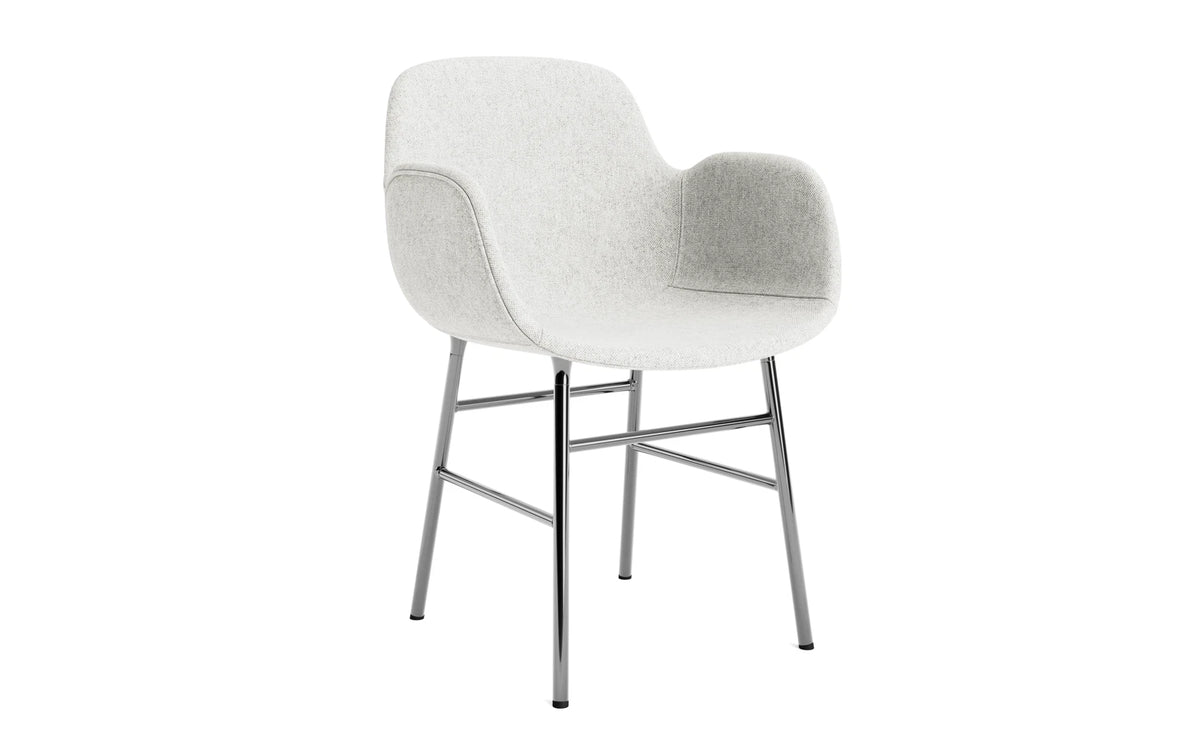 Form Lehnstuhl gepolstert Chrome Hallingdal in Hallingdal 110 präsentiert im Onlineshop von KAQTU Design AG. Stuhl mit Armlehne ist von Normann Copenhagen