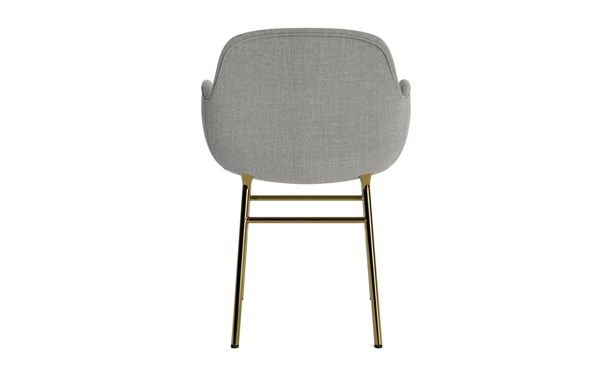 Form Lehnstuhl gepolstert Messing Remix in Remix 133 präsentiert im Onlineshop von KAQTU Design AG. Stuhl mit Armlehne ist von Normann Copenhagen