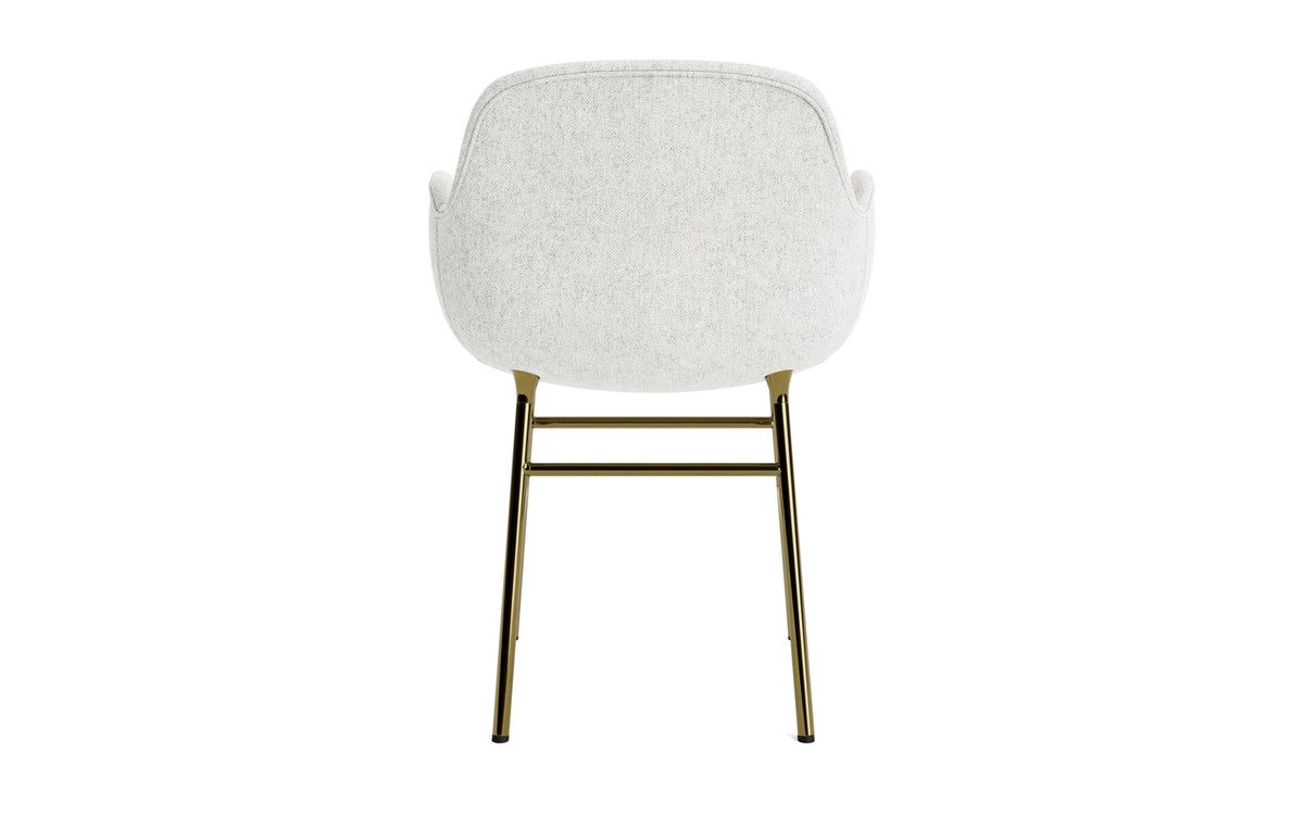 Form Lehnstuhl gepolstert Messing Hallingdal in Hallingdal 110 präsentiert im Onlineshop von KAQTU Design AG. Stuhl mit Armlehne ist von Normann Copenhagen