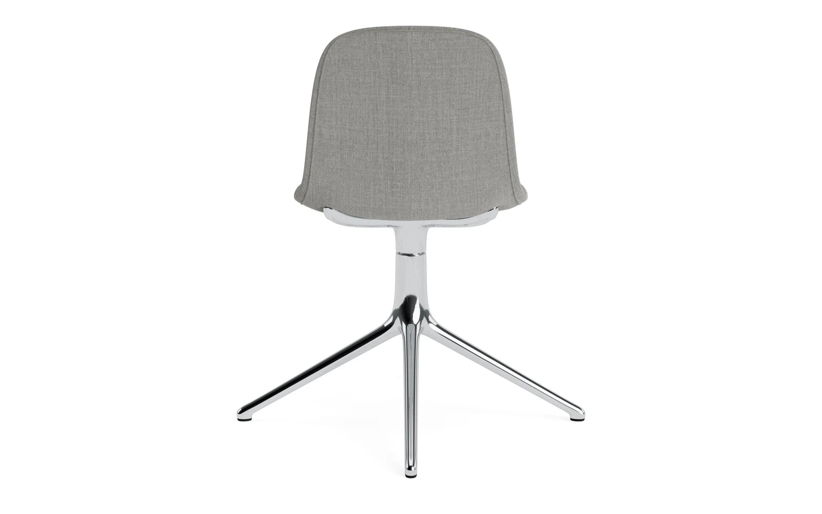 Der Form Drehstuhl 4L von Normann Copenhagen kombiniert elegantes schwarzes Aluminium mit hochwertiger Vollpolsterung in Remix-Stoff und bietet vielfältige Designoptionen.