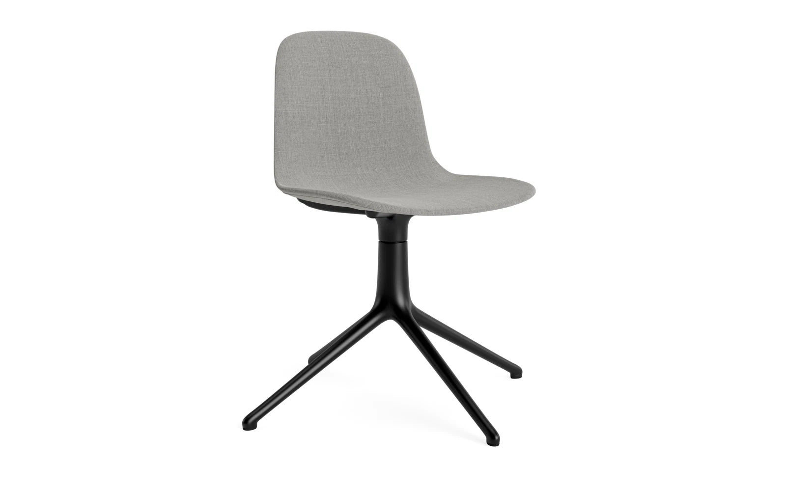 Der Form Drehstuhl von Normann Copenhagen besticht durch sein elegantes Design und bietet über 40.000 Kombinationsmöglichkeiten.