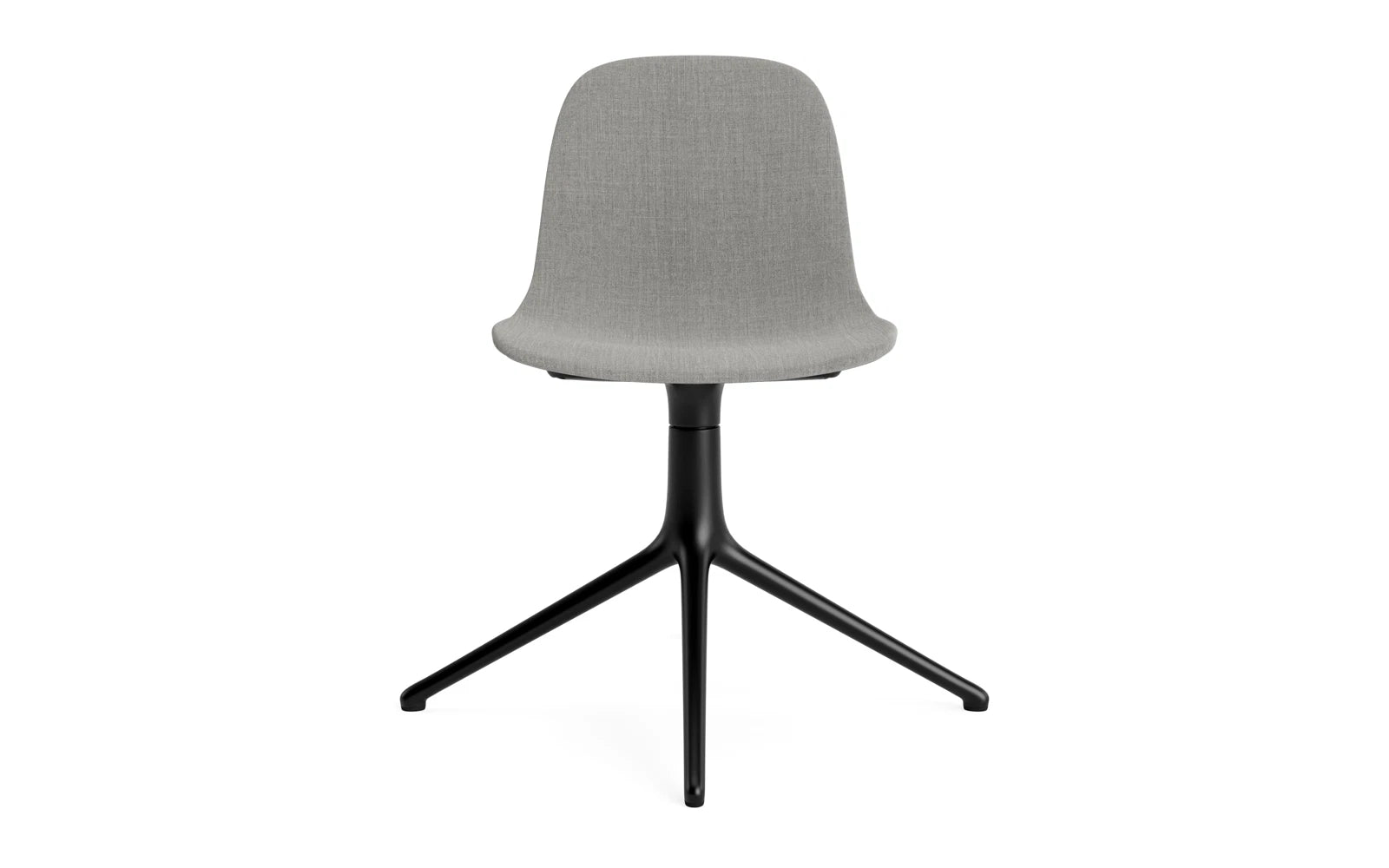 Der Form Drehstuhl 4L von Normann Copenhagen kombiniert elegantes schwarzes Aluminium mit hochwertiger Vollpolsterung in Remix-Stoff und bietet vielfältige Designoptionen.