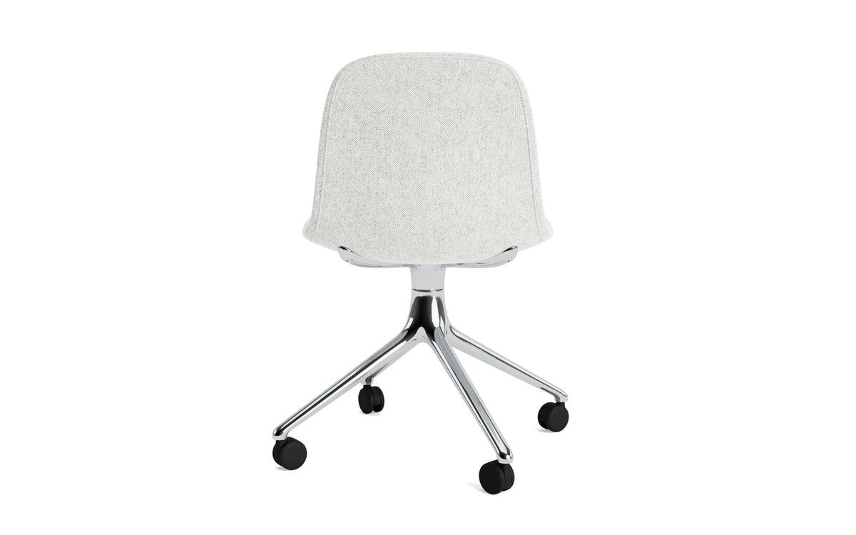 Form Drehstuhl 4W Aluminium Vollpolster Hallingdal in Hallingdal 110 präsentiert im Onlineshop von KAQTU Design AG. Drehstuhl ist von Normann Copenhagen