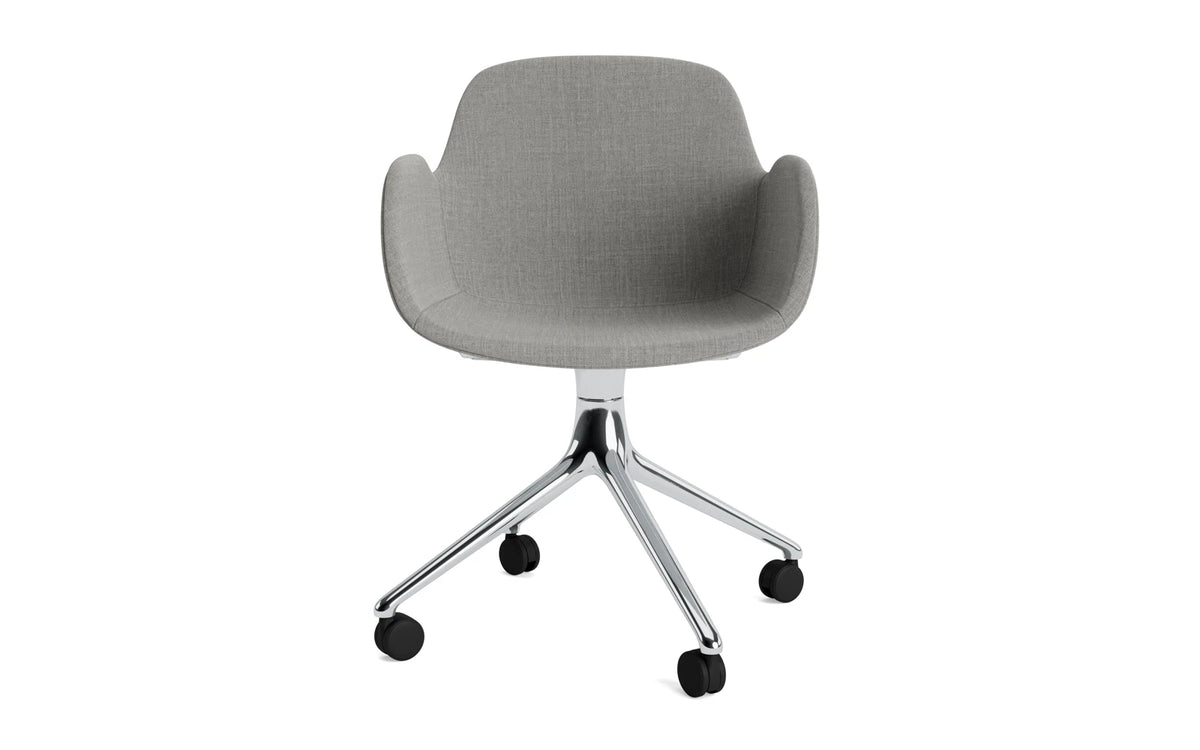 Form Drehstuhl 4W Vollpolster Aluminium/Remix in Remix 133 präsentiert im Onlineshop von KAQTU Design AG. Bürostuhl ist von Normann Copenhagen