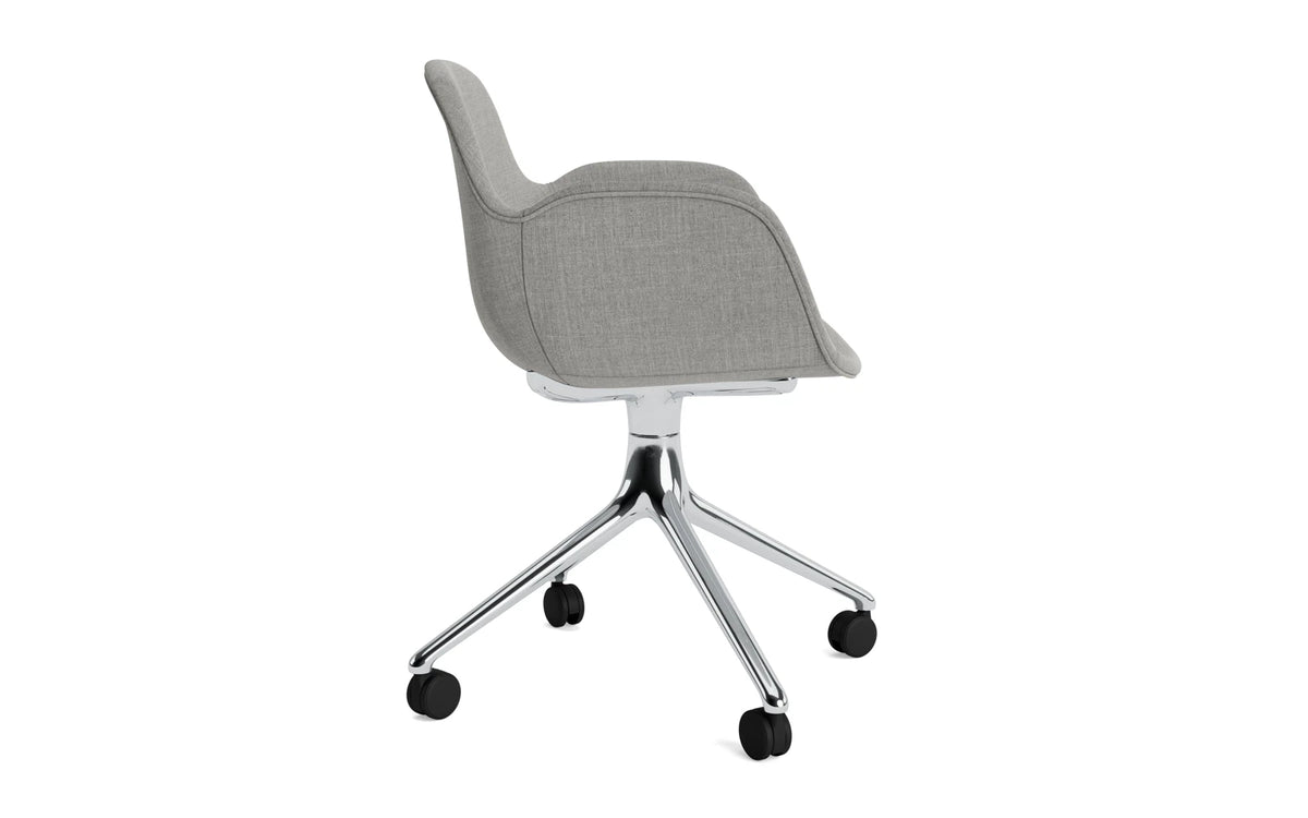 Form Drehstuhl 4W Vollpolster Aluminium/Remix in Remix 133 präsentiert im Onlineshop von KAQTU Design AG. Bürostuhl ist von Normann Copenhagen