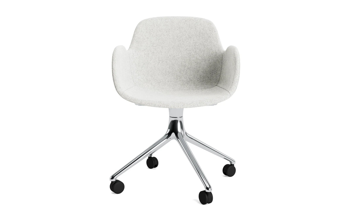 Form Drehstuhl 4W Vollpolster Aluminium/Hallingdal in Hallingdal 110 präsentiert im Onlineshop von KAQTU Design AG. Bürostuhl ist von Normann Copenhagen