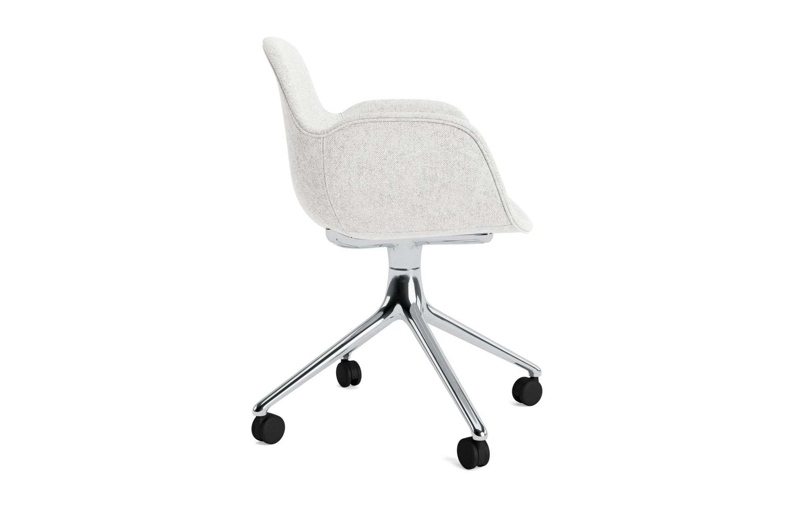 Entdecken Sie den Form Drehsessel 4W von Normann Copenhagen – ein stilvoller, drehbarer Sessel aus hochwertigem Aluminium und Hallingdal, ideal für moderne Räume.