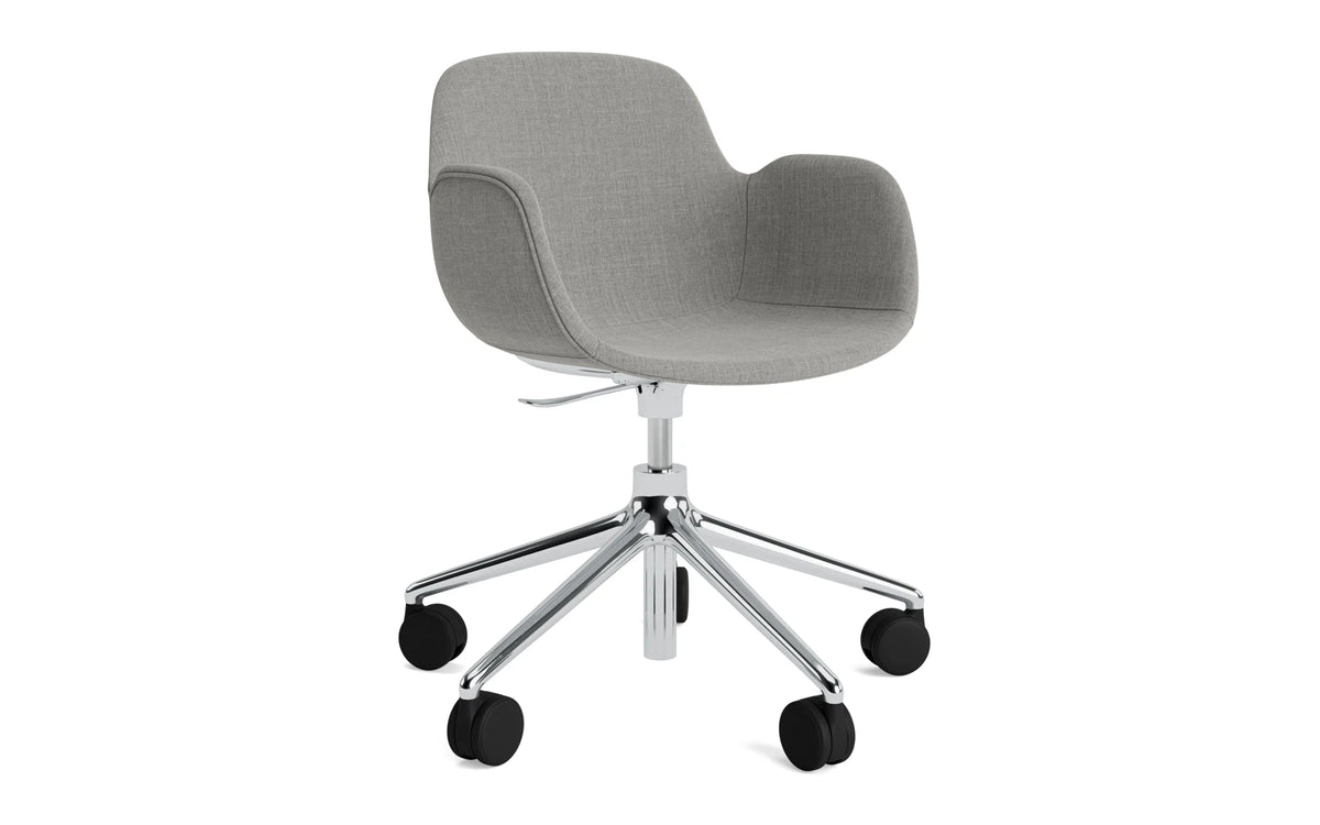 Form Drehstuhl mit Rollen Vollpolster aluminium Remix in Remix 133 präsentiert im Onlineshop von KAQTU Design AG. Bürostuhl ist von Normann Copenhagen