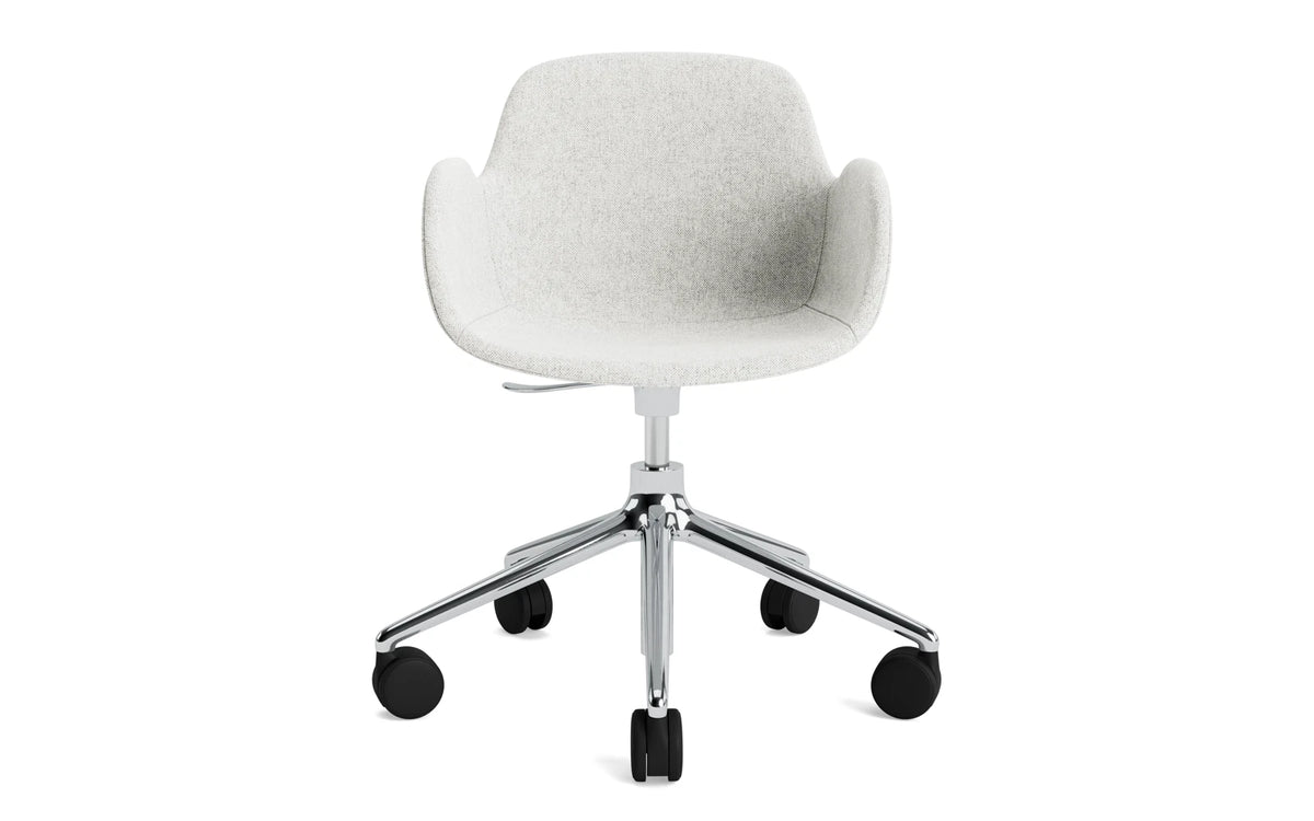 Form Drehstuhl mit Rollen Vollpolster aluminium Hallingdal in Hallingdal 110 präsentiert im Onlineshop von KAQTU Design AG. Bürostuhl ist von Normann Copenhagen