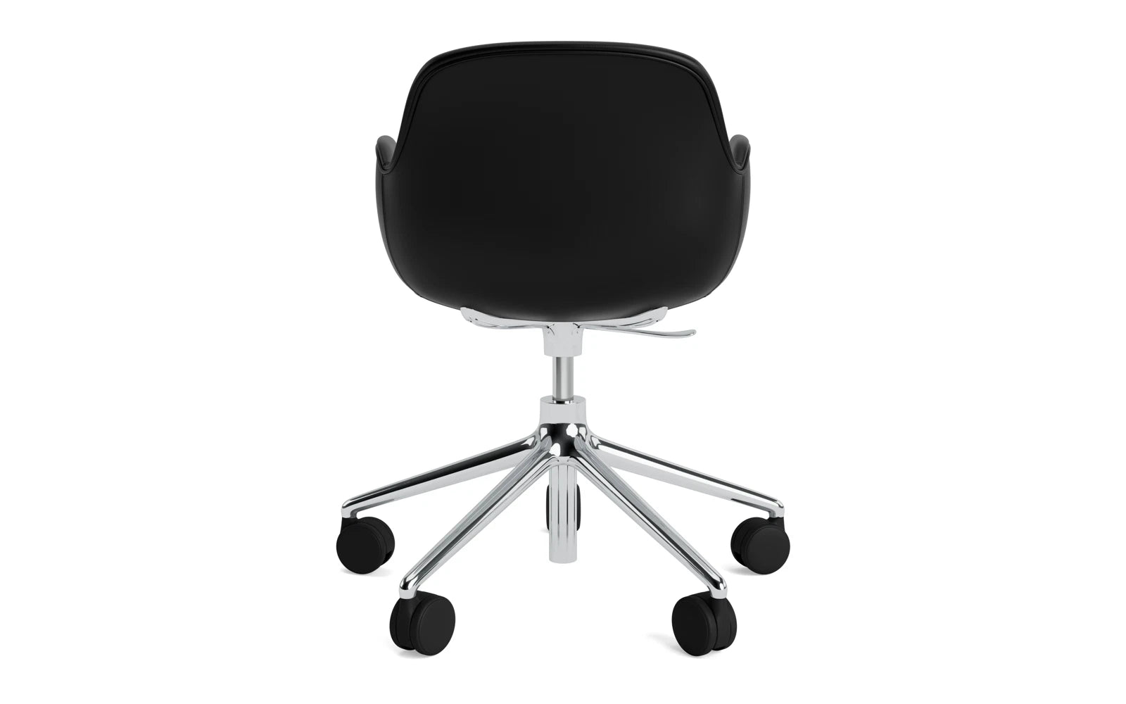 Erleben Sie den Form Drehsessel von Normann Copenhagen: Ein stilvoller, vollgepolsterter Sessel mit Aluminiumgestell und luxuriösem Ultra Leder, ideal für jeden Raum.