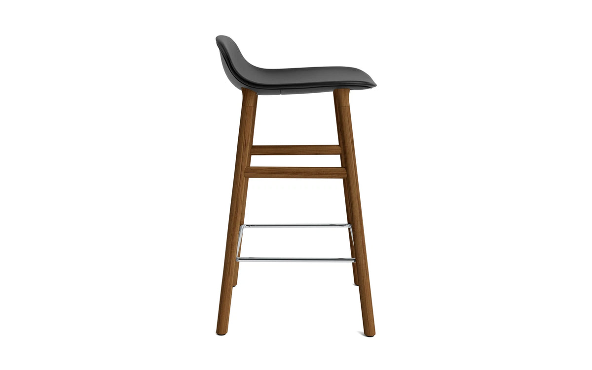 Form Barstuhl 65 cm gepolstert Walnuss Ultra in Ultra 41599 präsentiert im Onlineshop von KAQTU Design AG. Barstuhl ist von Normann Copenhagen