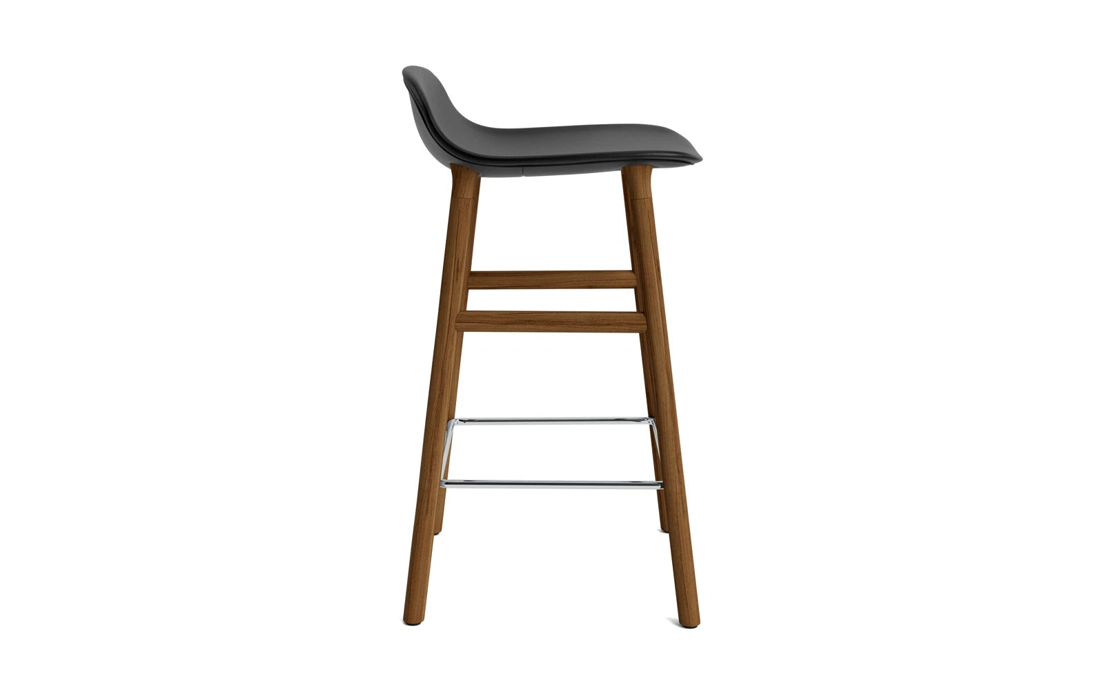 Entdecken Sie den Form Barstuhl 65 cm gepolstert Walnuss Ultra von Normann Copenhagen – ein stilvolles Möbelstück, das modernes Design und höchsten Sitzkomfort vereint.