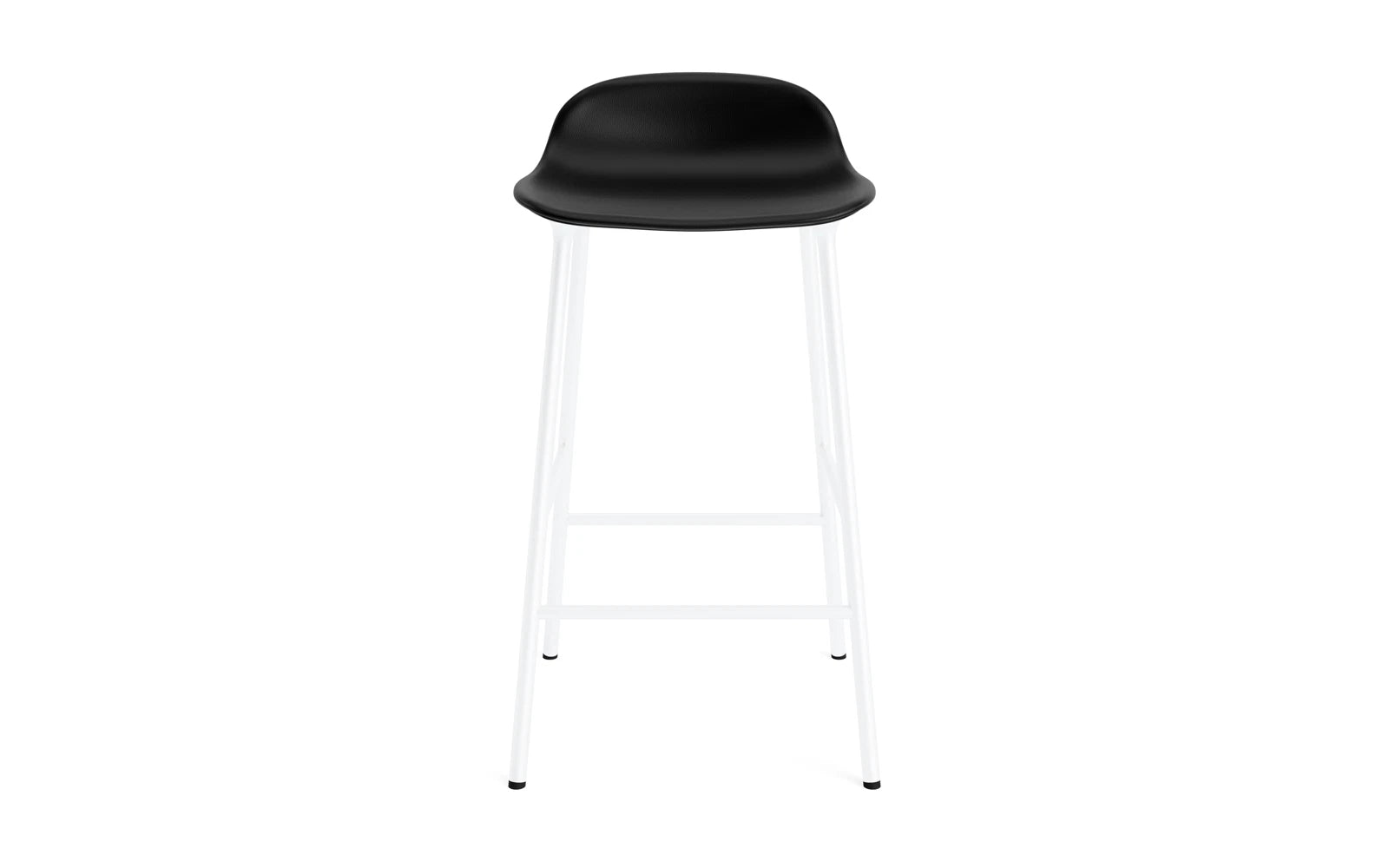 Erleben Sie den eleganten Form Barstuhl 65 cm von Normann Copenhagen – gepolstert in Weiß, bietet er eine harmonische Verbindung von Komfort und zeitgemäßem Design.