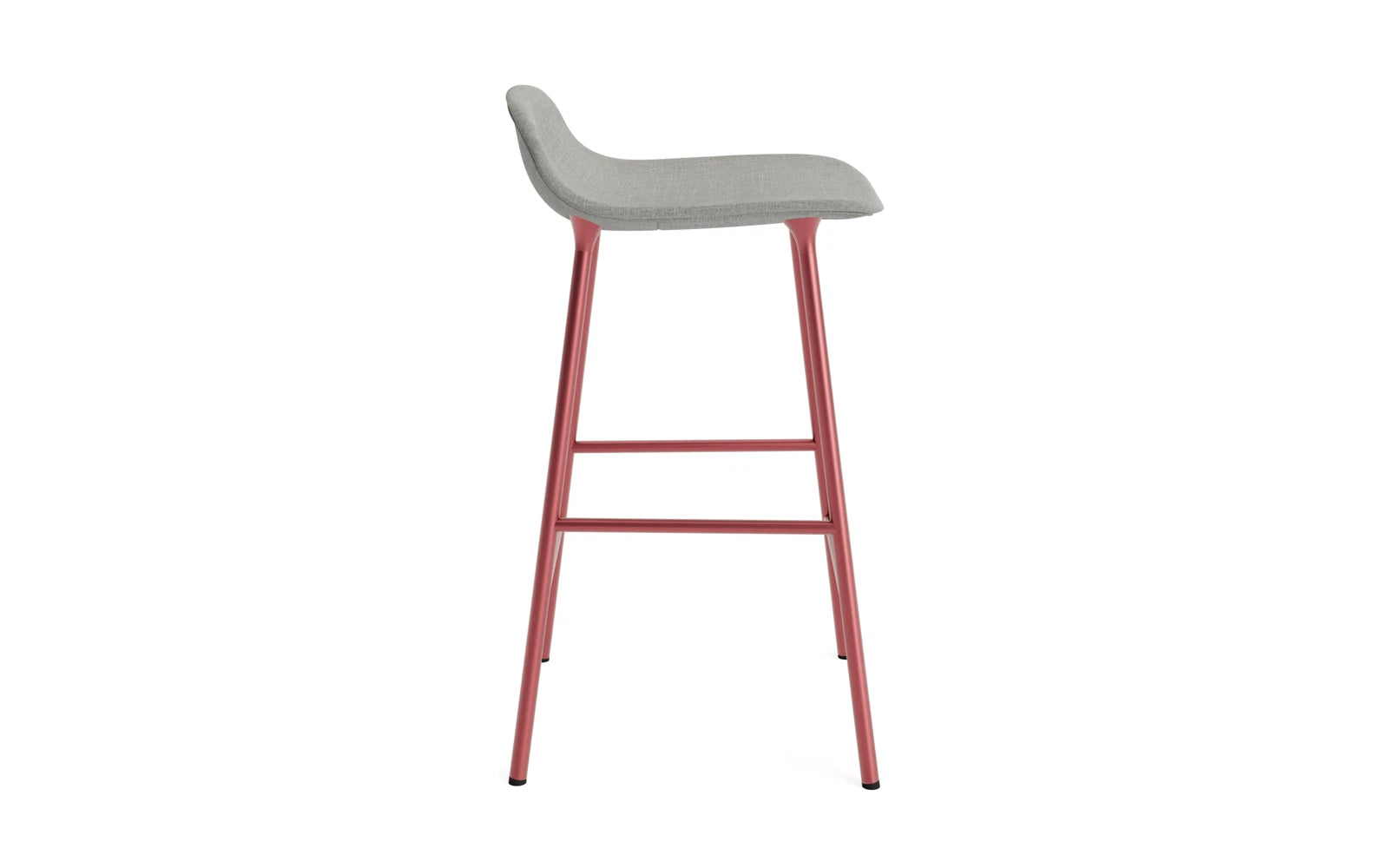 Genießen Sie den stilvollen Form Barstuhl 65 cm in Rot, gepolstert und mit robustem Stahlgestell von Normann Copenhagen – ideal für moderne Wohnräume.