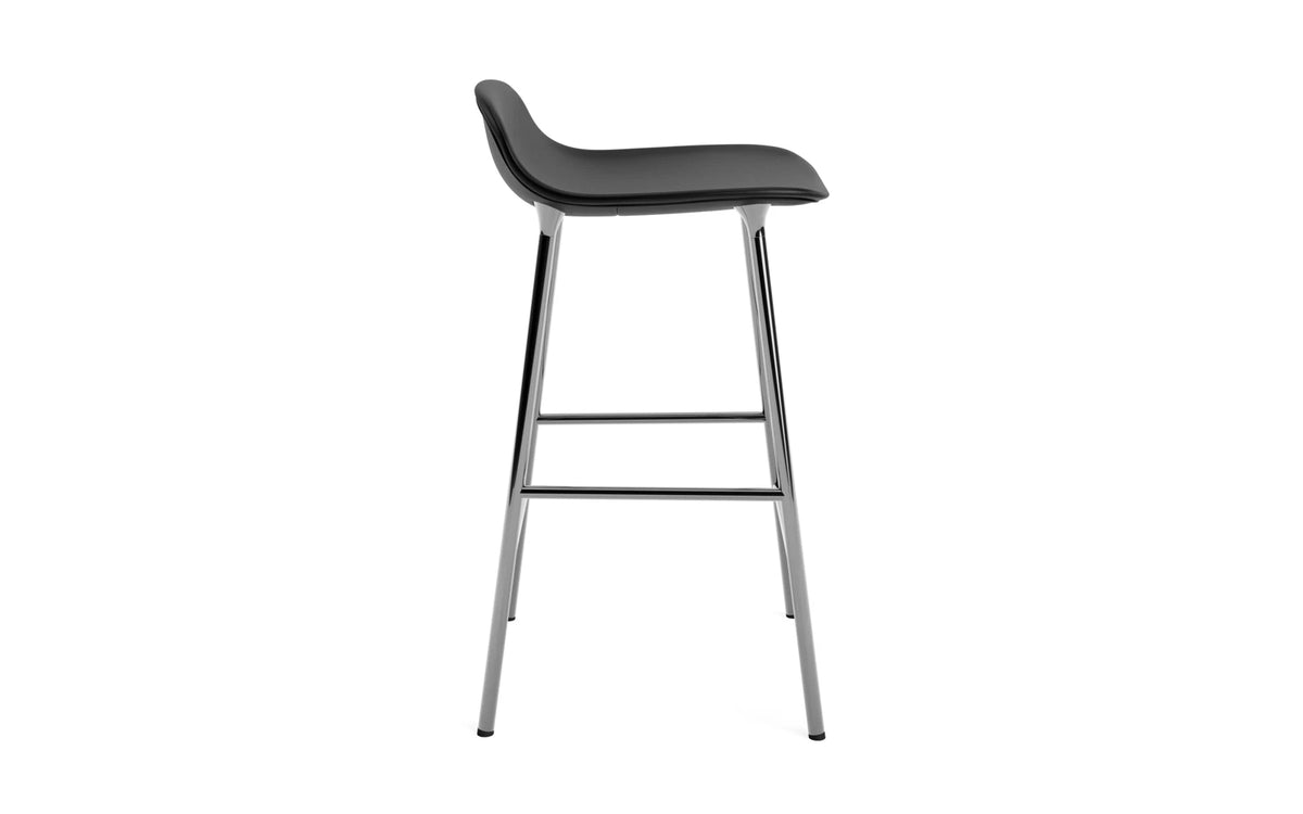 Form Barstuhl 65 cm gepolstert Chrom Ultra in Ultra 41599 präsentiert im Onlineshop von KAQTU Design AG. Barstuhl ist von Normann Copenhagen