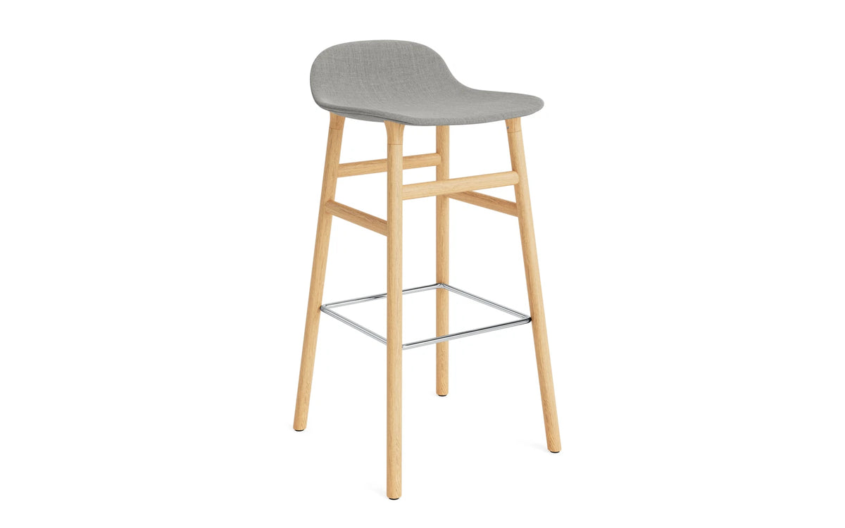 Form Barstuhl 75 cm gepolstert Eiche Remix in Remix 133 präsentiert im Onlineshop von KAQTU Design AG. Barstuhl ist von Normann Copenhagen