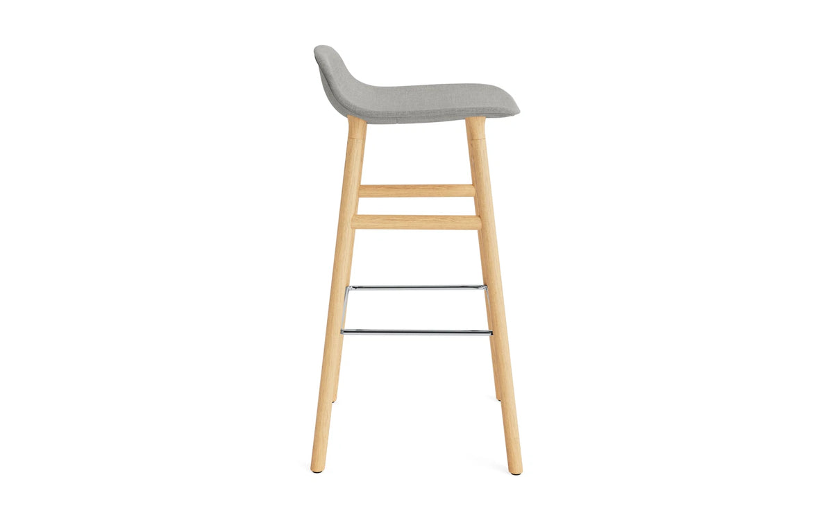 Form Barstuhl 75 cm gepolstert Eiche Remix in Remix 133 präsentiert im Onlineshop von KAQTU Design AG. Barstuhl ist von Normann Copenhagen