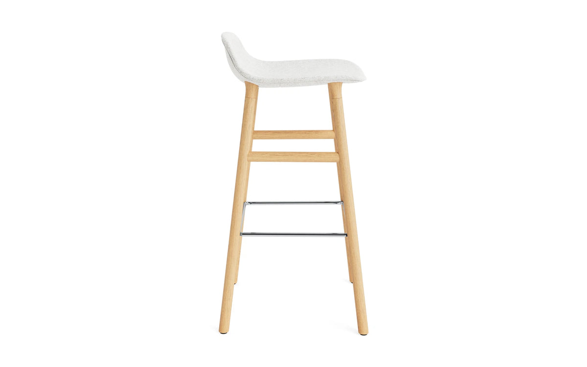Form Barstuhl 75 cm gepolstert Eiche Hallingdal in Hallingdal 110 präsentiert im Onlineshop von KAQTU Design AG. Barstuhl ist von Normann Copenhagen