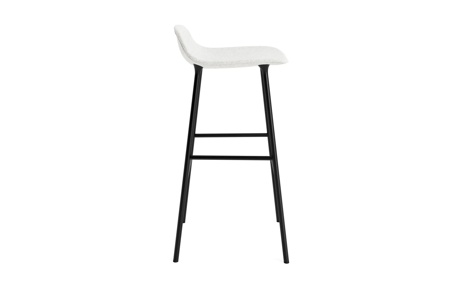 Entdecken Sie den Form Barstuhl 75 cm von Normann Copenhagen – gepolstert, elegant und aus schwarzem Stahl. Perfekt für stilvolle Wohnräume!