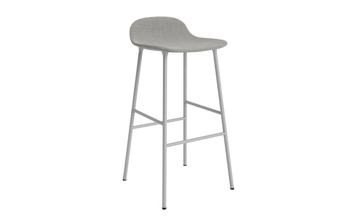 Form Barstuhl 75 cm gepolstert Stahl Grau Remix in Remix 133 präsentiert im Onlineshop von KAQTU Design AG. Barstuhl ist von Normann Copenhagen