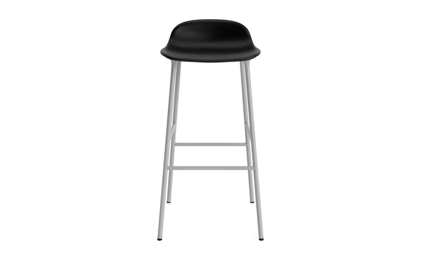 Erleben Sie den Form Barstuhl 75 cm von Normann Copenhagen – gepolstert, robust und perfekt für moderne Küchen und Bars. Stil und Komfort vereint.