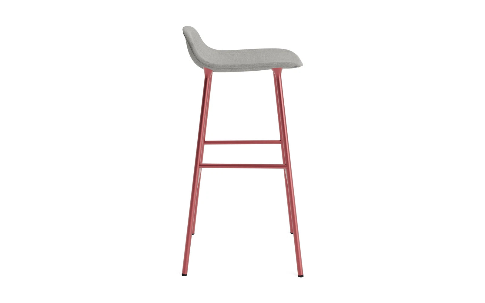 Entdecken Sie den eleganten Form Barstuhl 75 cm in Rot Remix von Normann Copenhagen – gepolstert, komfortabel und ideal für stilvolle Wohnräume.