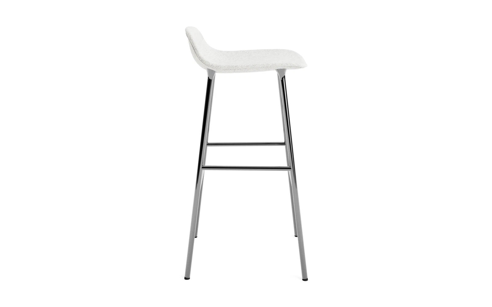 Genießen Sie den stilvollen Form Barstuhl 75 cm mit hochwertiger Polsterung und edlem Chromgestell von Normann Copenhagen – ideal für jeden Raum.