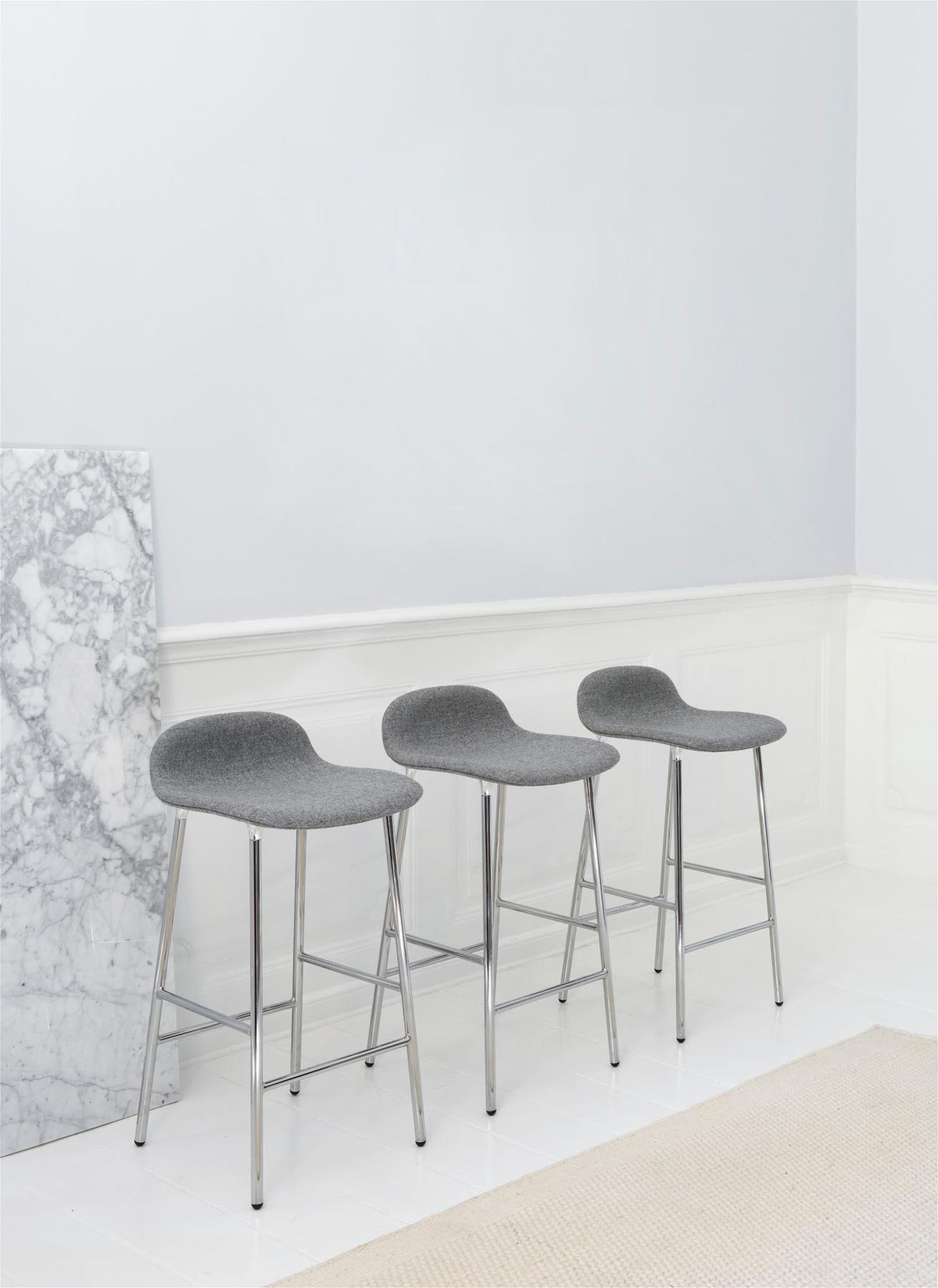 Form Barstuhl 75 cm gepolstert Messing Remix in Remix 133 präsentiert im Onlineshop von KAQTU Design AG. Barstuhl ist von Normann Copenhagen
