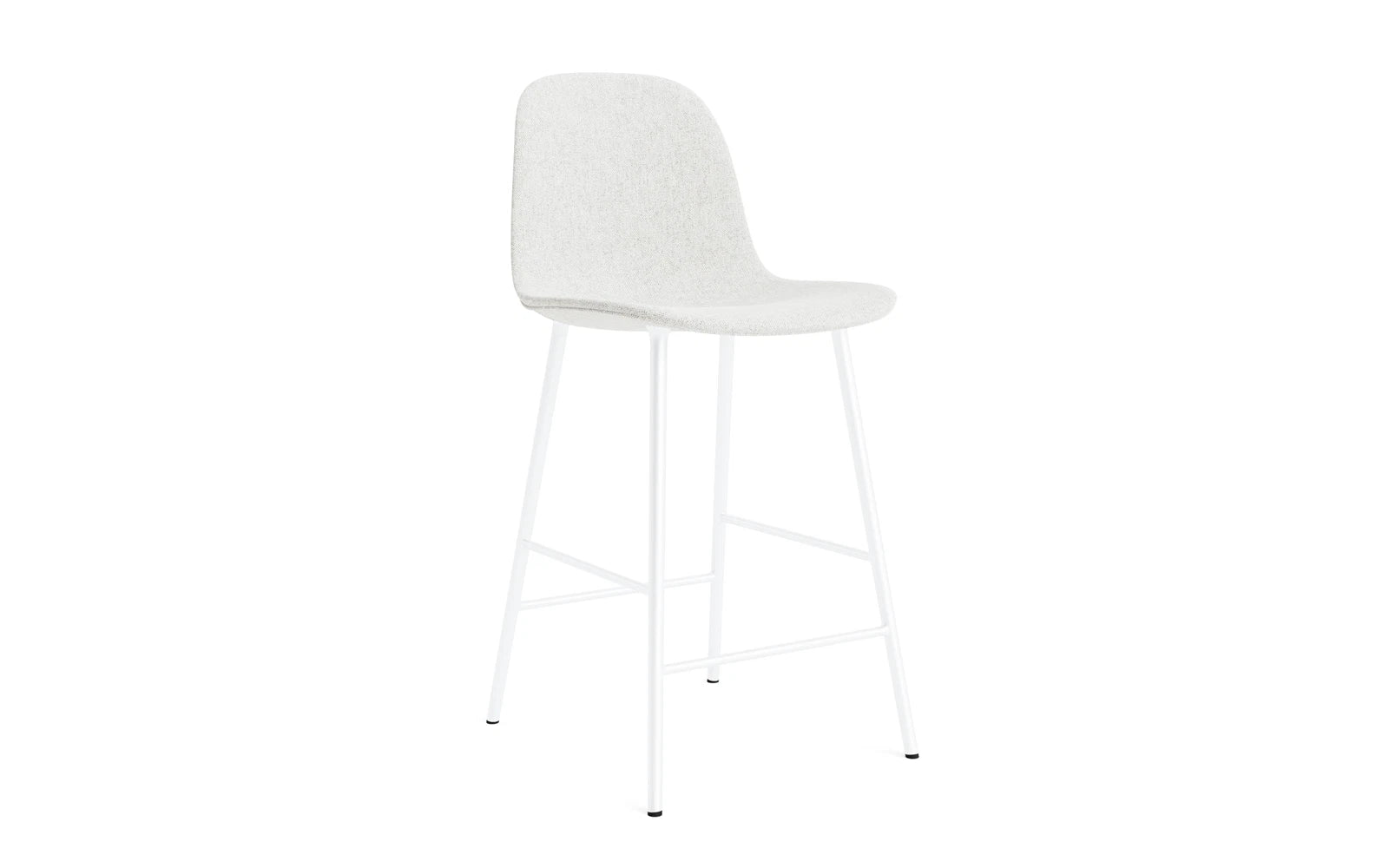 Entdecken Sie den stilvollen Form Barstuhl 65 cm gepolstert in elegantem Weiß und hochwertigem Hallingdal-Stoff von Normann Copenhagen – ideal für modernes Wohnen.