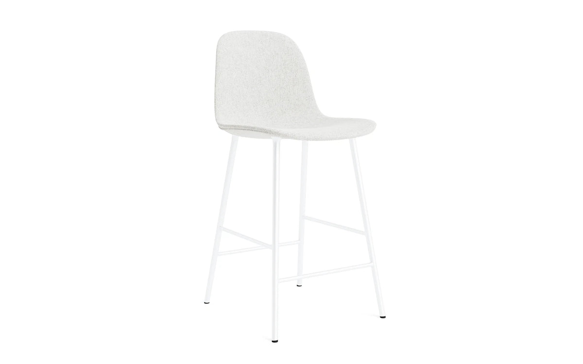 Form Barstuhl 65 cm gepolstert Weiss Stahl Hallingdal in Hallingdal 110 präsentiert im Onlineshop von KAQTU Design AG. Barstuhl ist von Normann Copenhagen