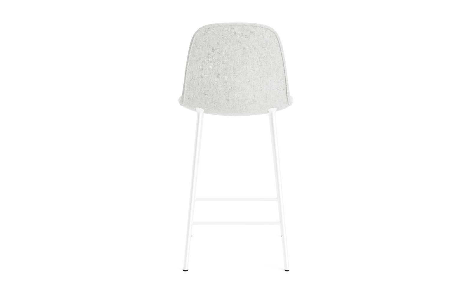 Entdecken Sie den stilvollen Form Barstuhl 65 cm gepolstert in elegantem Weiß und hochwertigem Hallingdal-Stoff von Normann Copenhagen – ideal für modernes Wohnen.